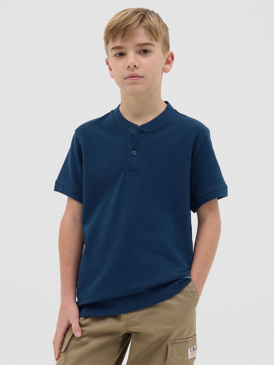 Boys’ blue polo shirt in 100% cotton with regular fit_0