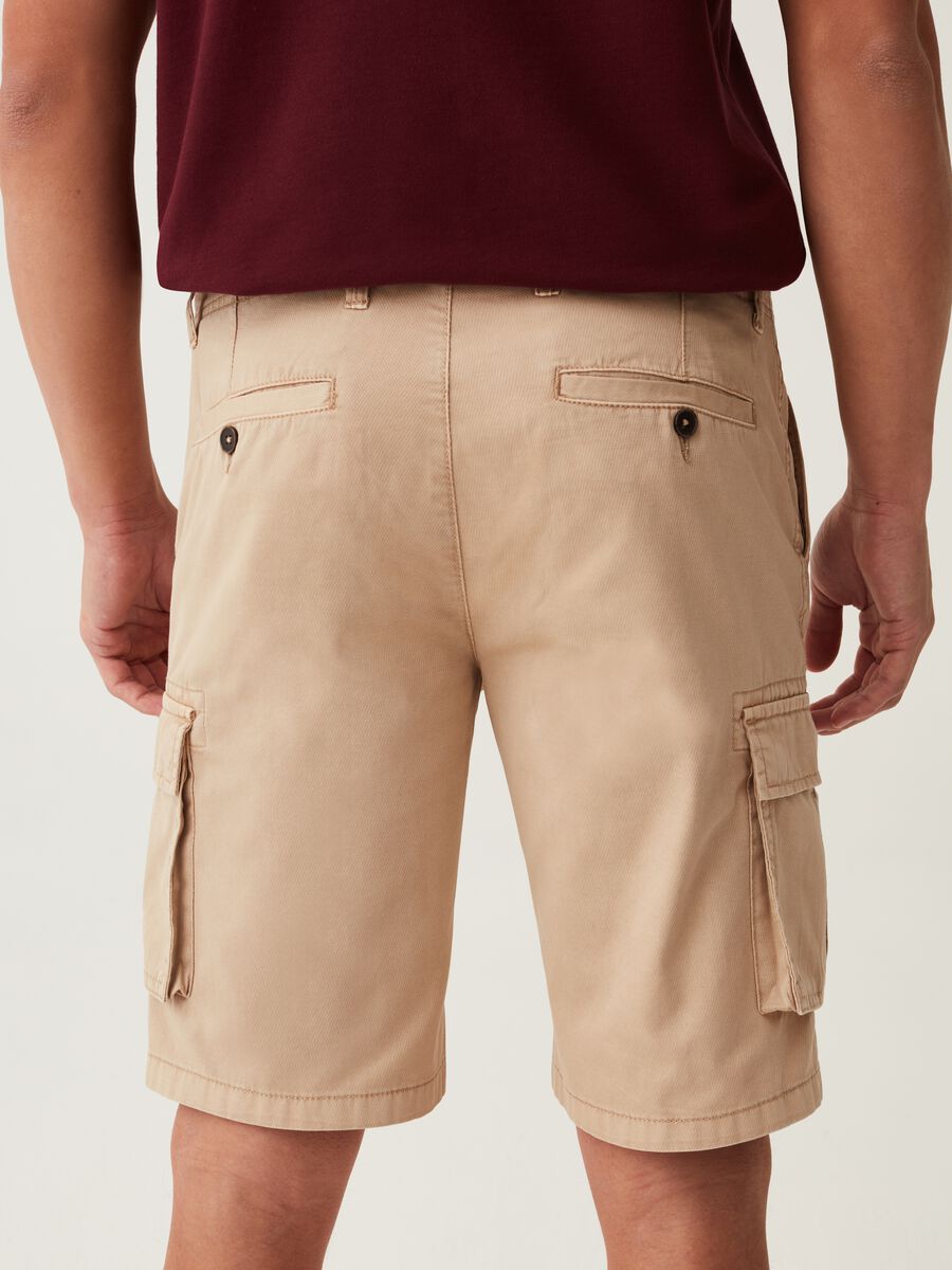 Textured cotton cargo Bermuda shorts_2