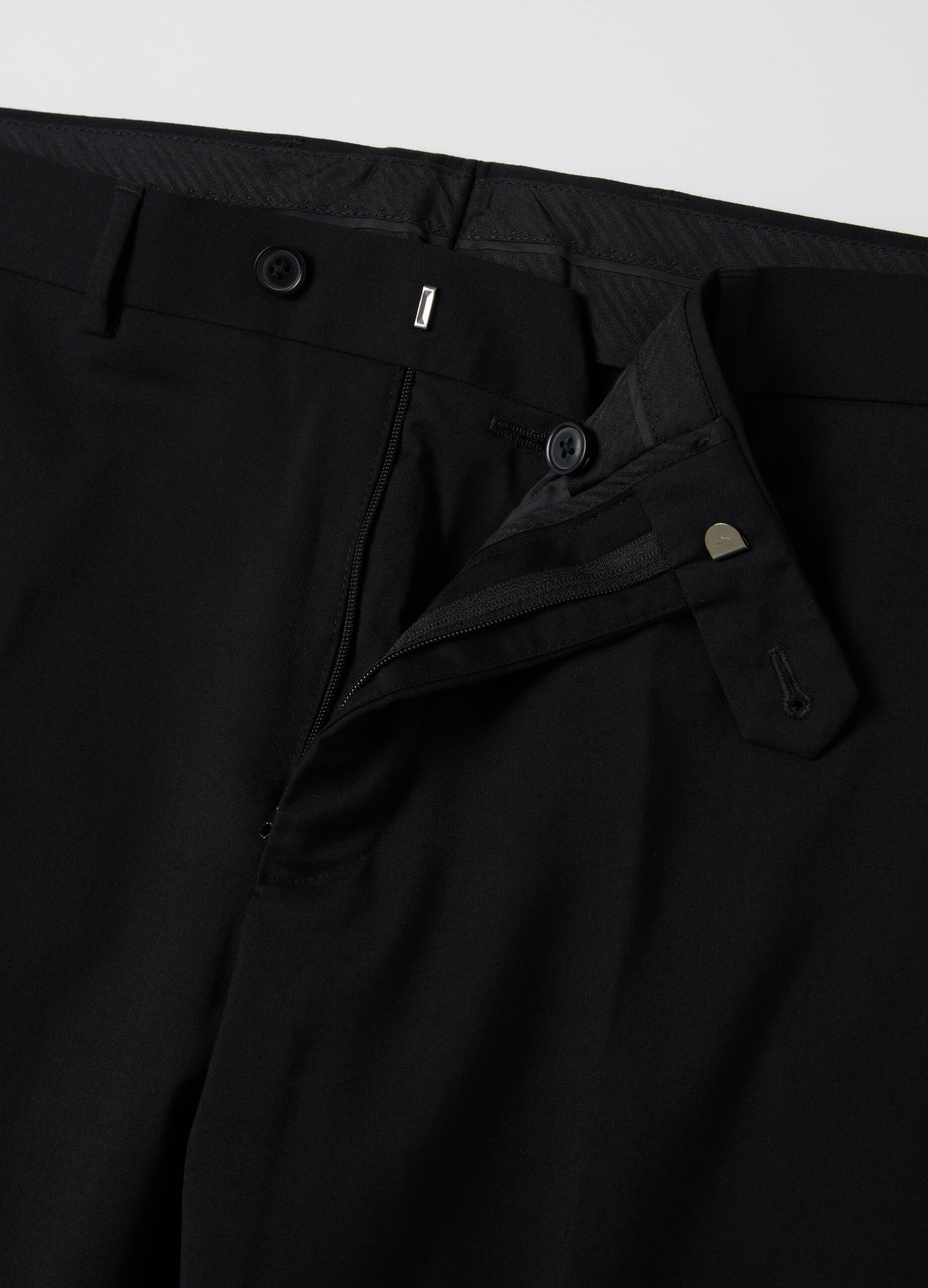 Elegant slim-fit trousers