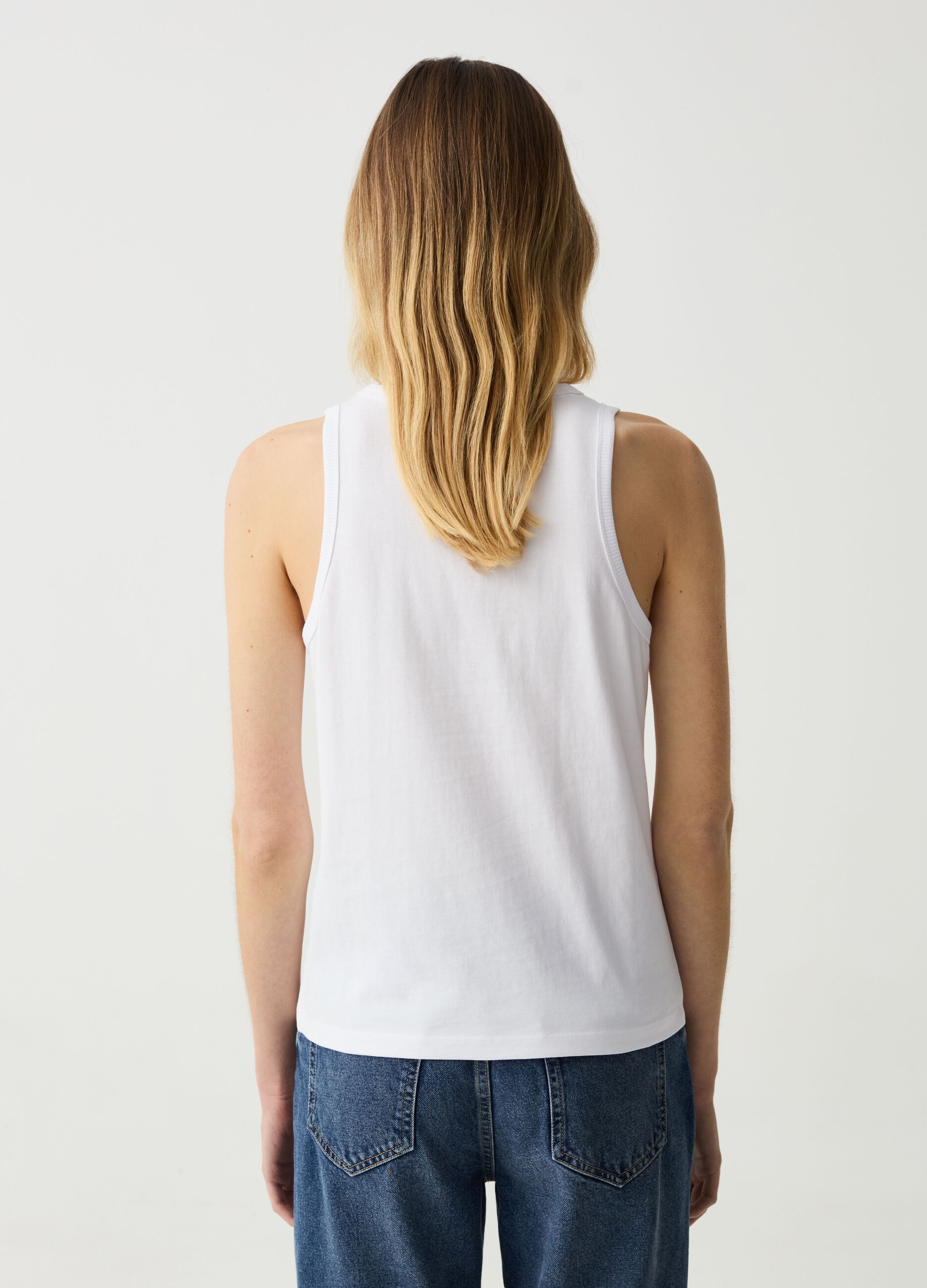 Essential cotton tank top with round neck