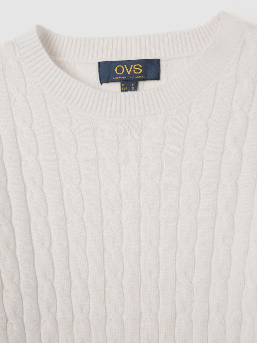 Pullover bianco con collo rotondo_5