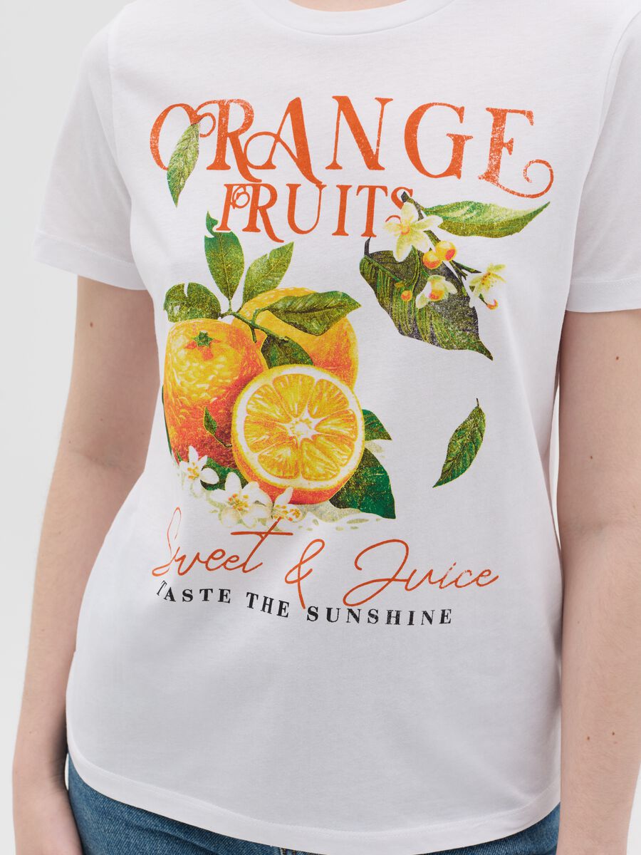 White T-shirt with fruit print_2
