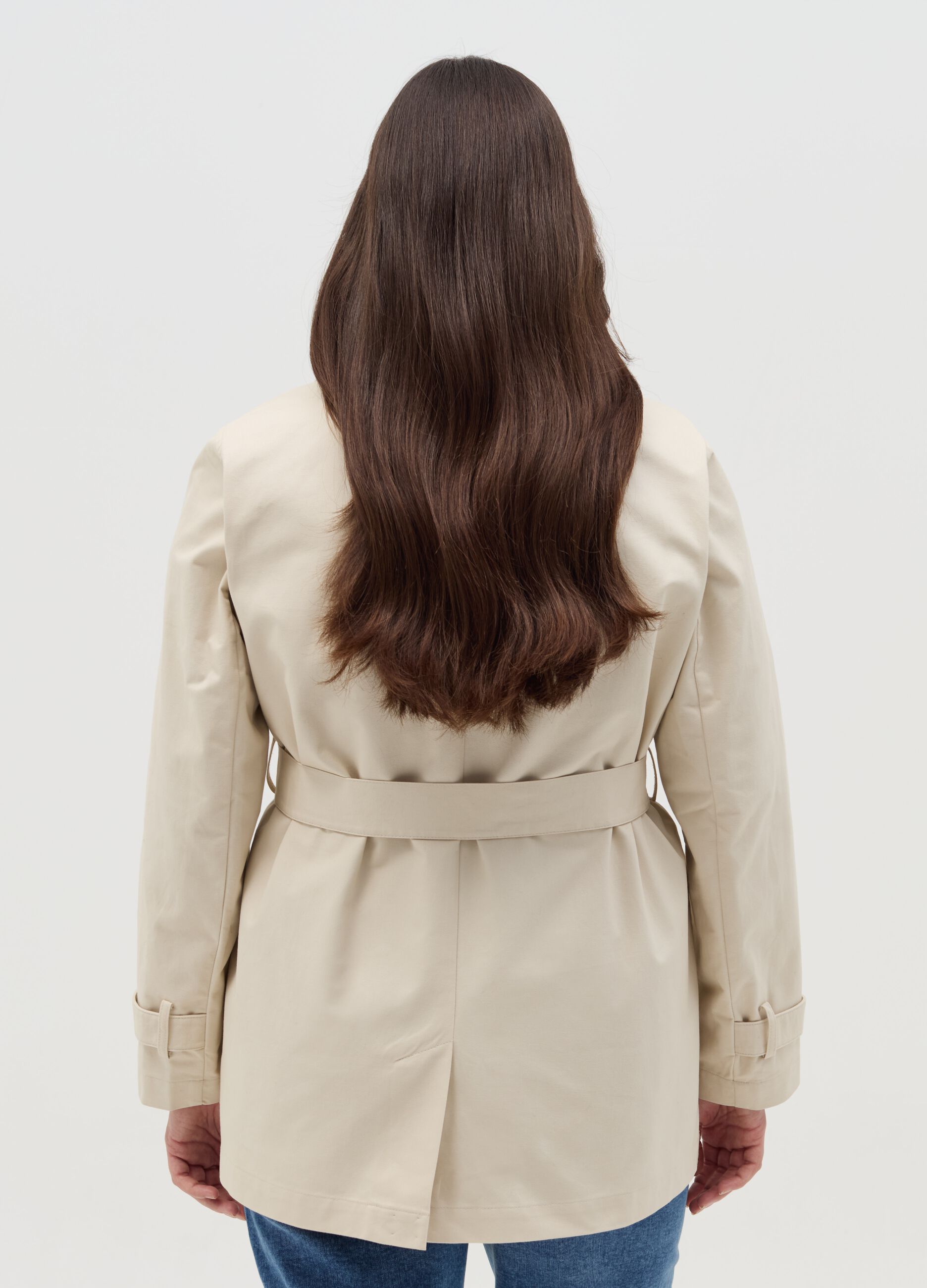 Curvy short double-breasted trench coat with belt