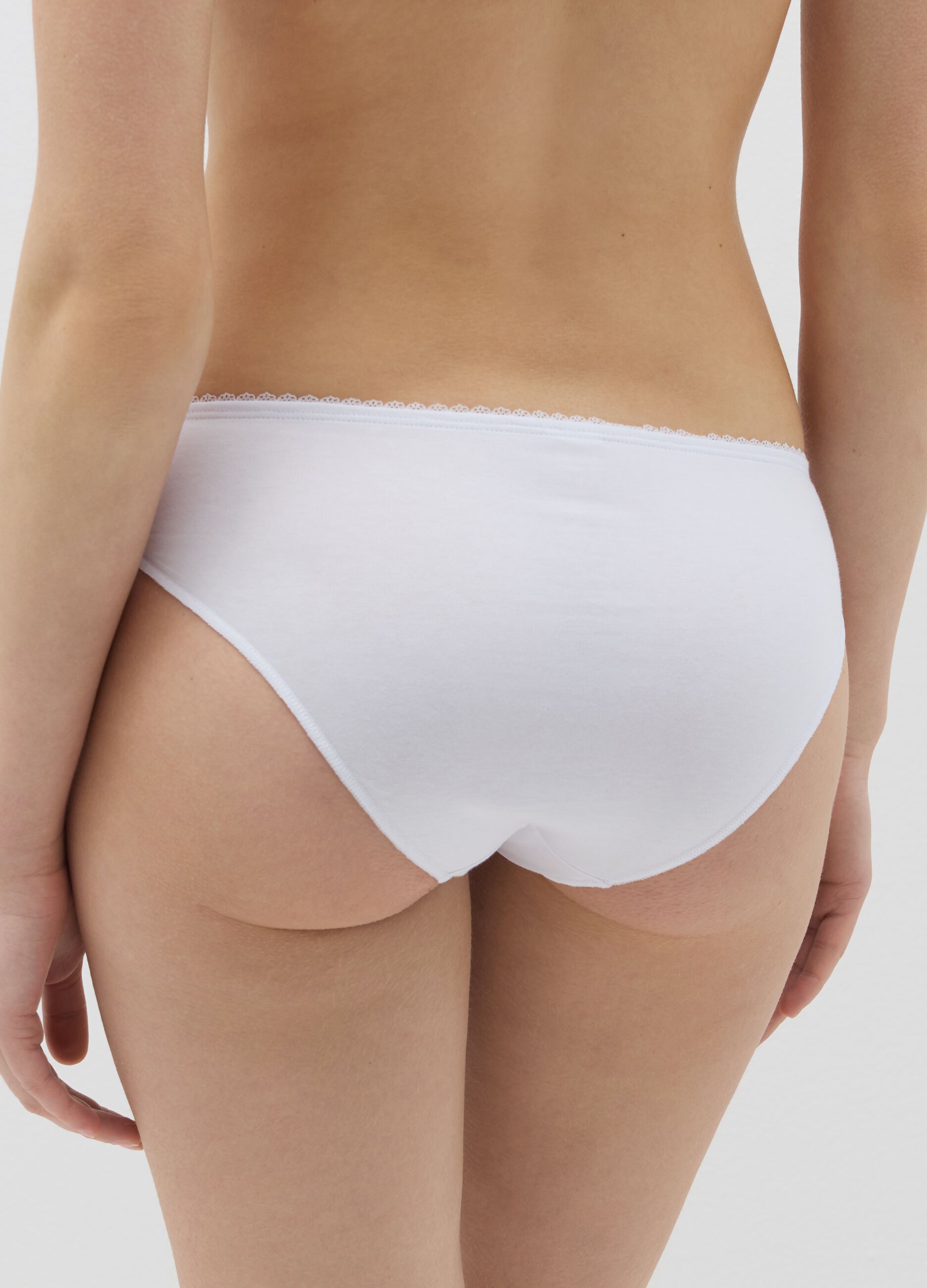 Three-pack briefs with lace
