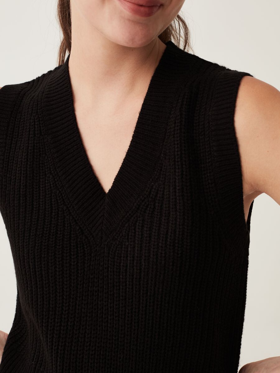 Gilet chiuso con scollo a V_3