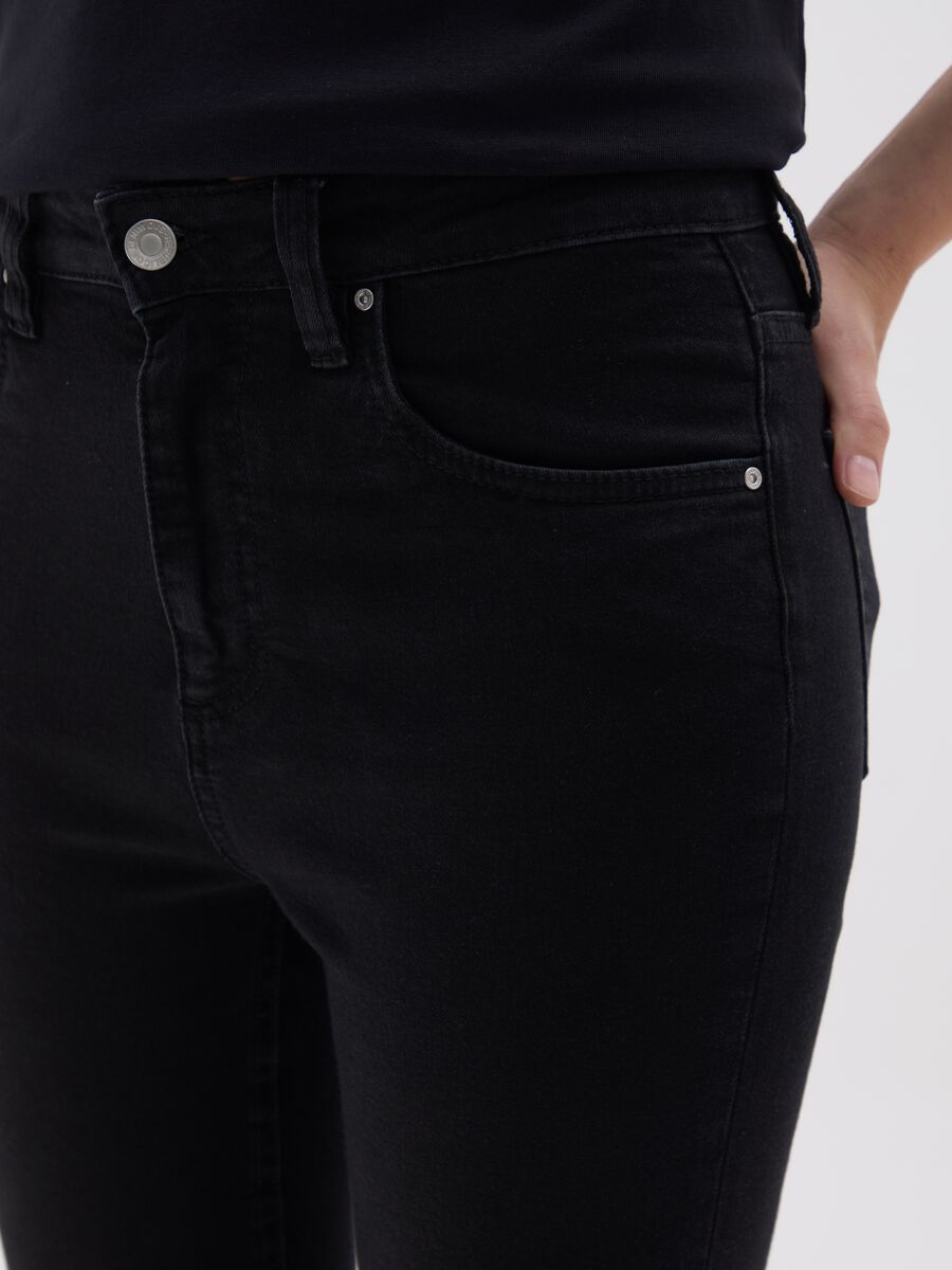 Women's regular fit black denim jeans_3