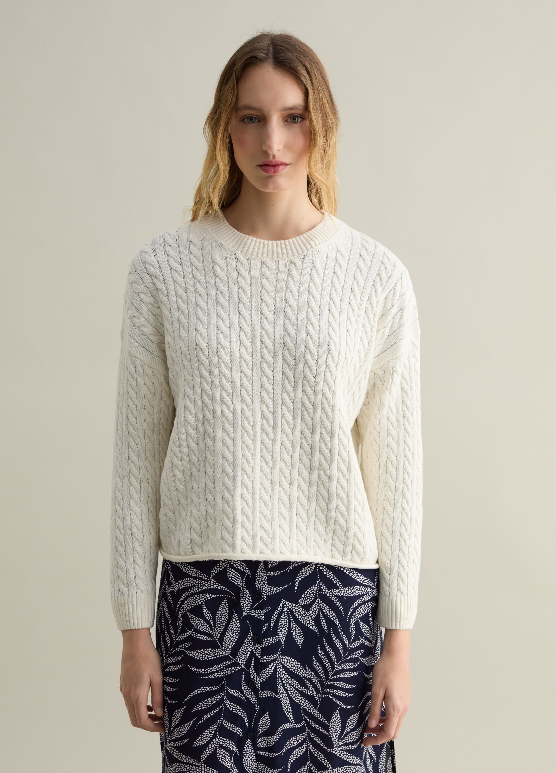 Ribbed pullover with cable-knit design