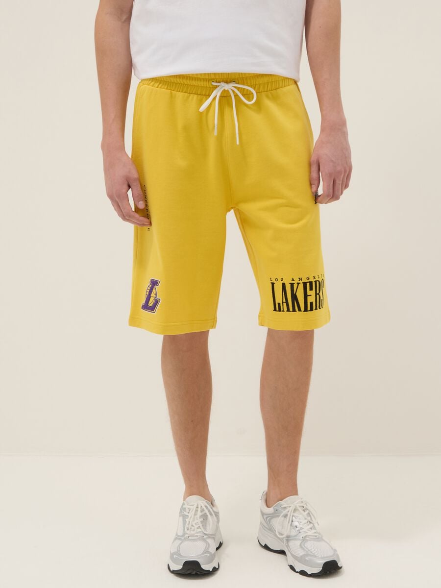 Yellow cotton-blend sports shorts with Lakers logo_1