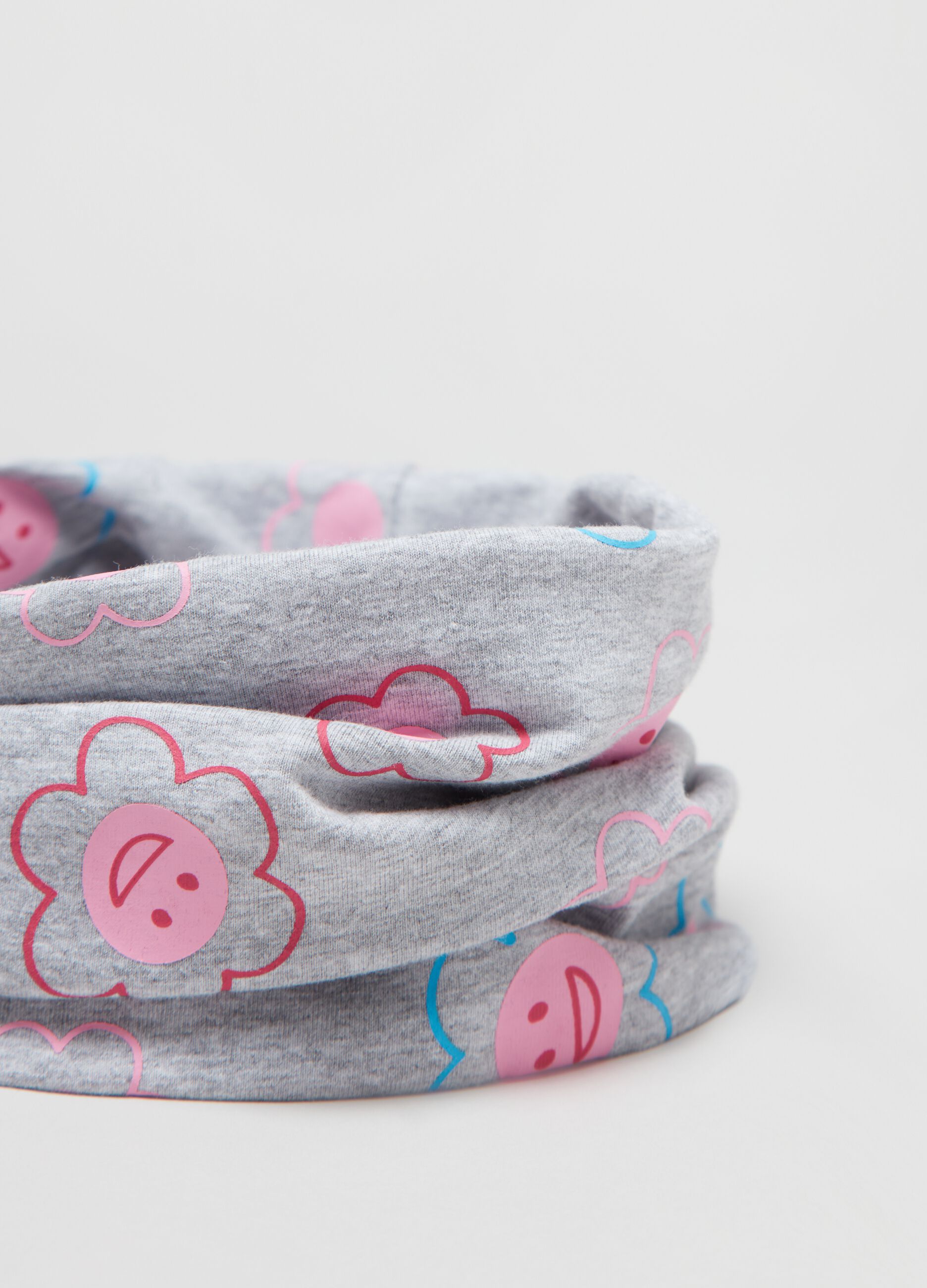 Jersey neck warmer with daisy print.