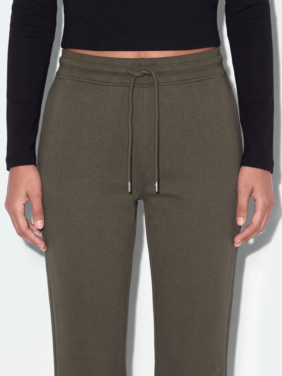 Jogger verde flare in cotone organico elasticizzato_4