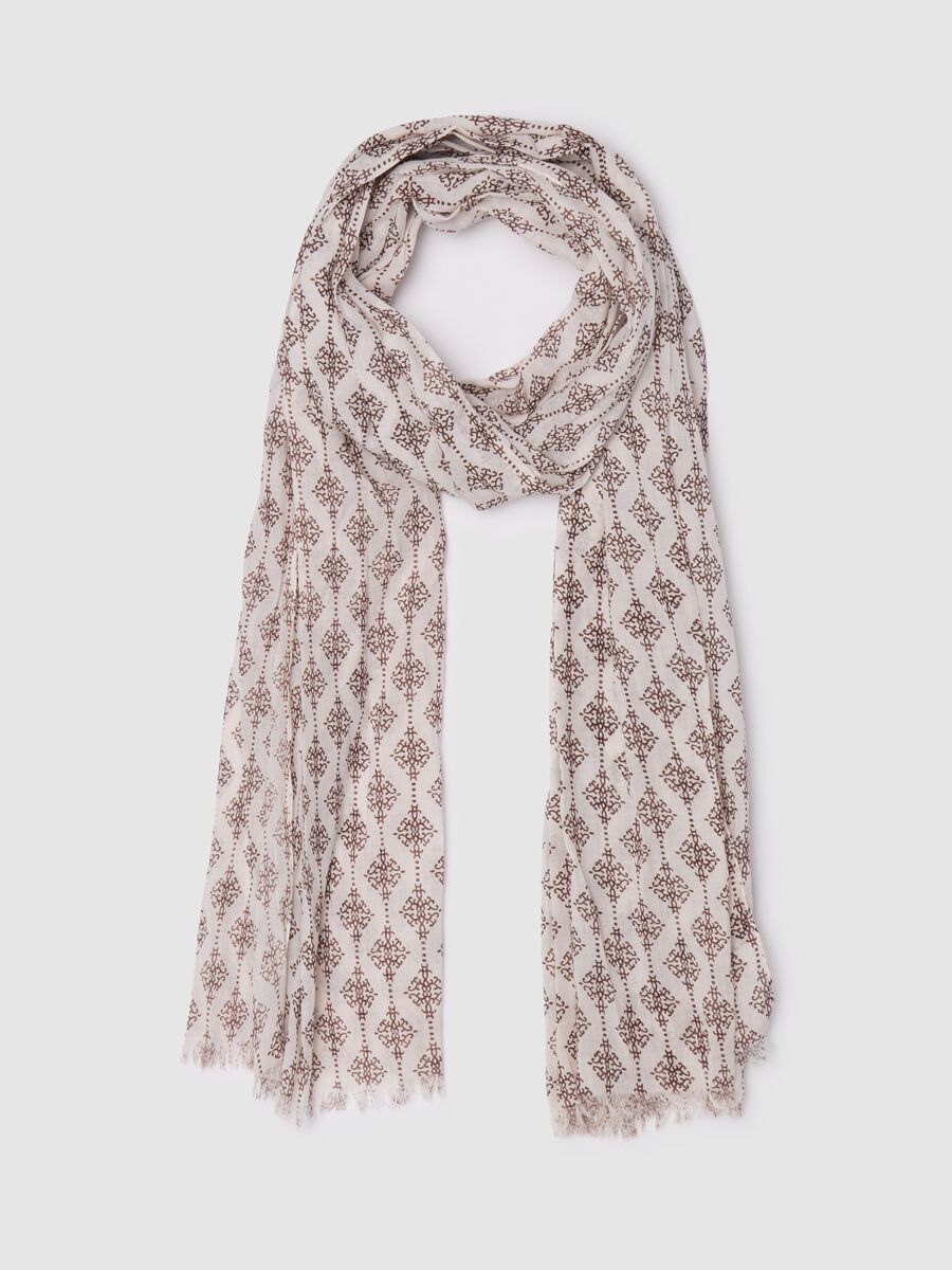 Fringed scarf with ethnic print_0