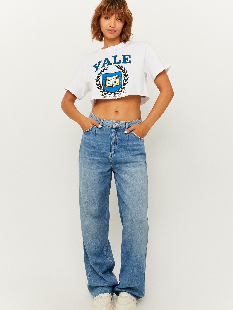 T-shirt cropped con stampa college_0
