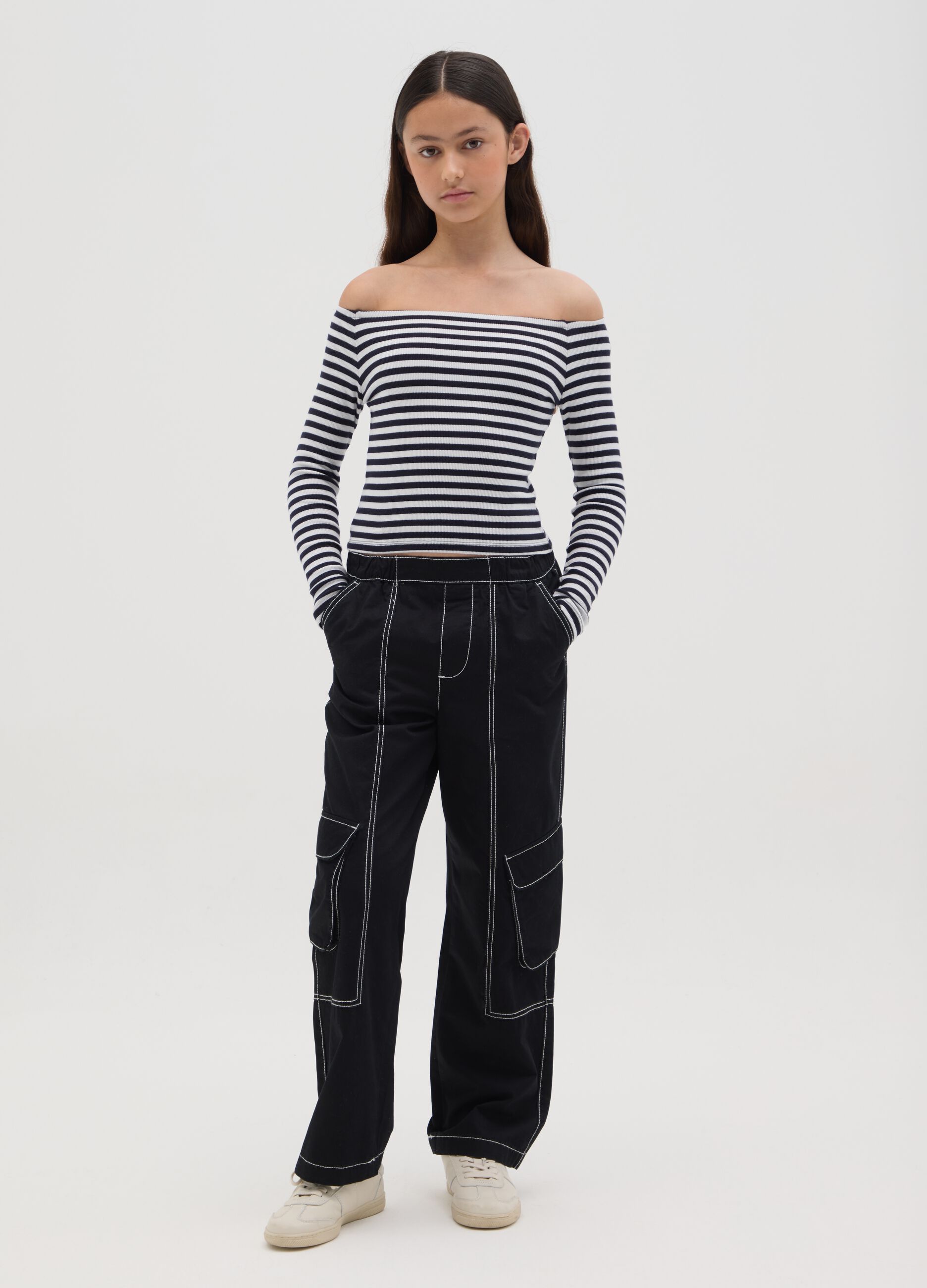 Cargo trousers with contrasting stitching