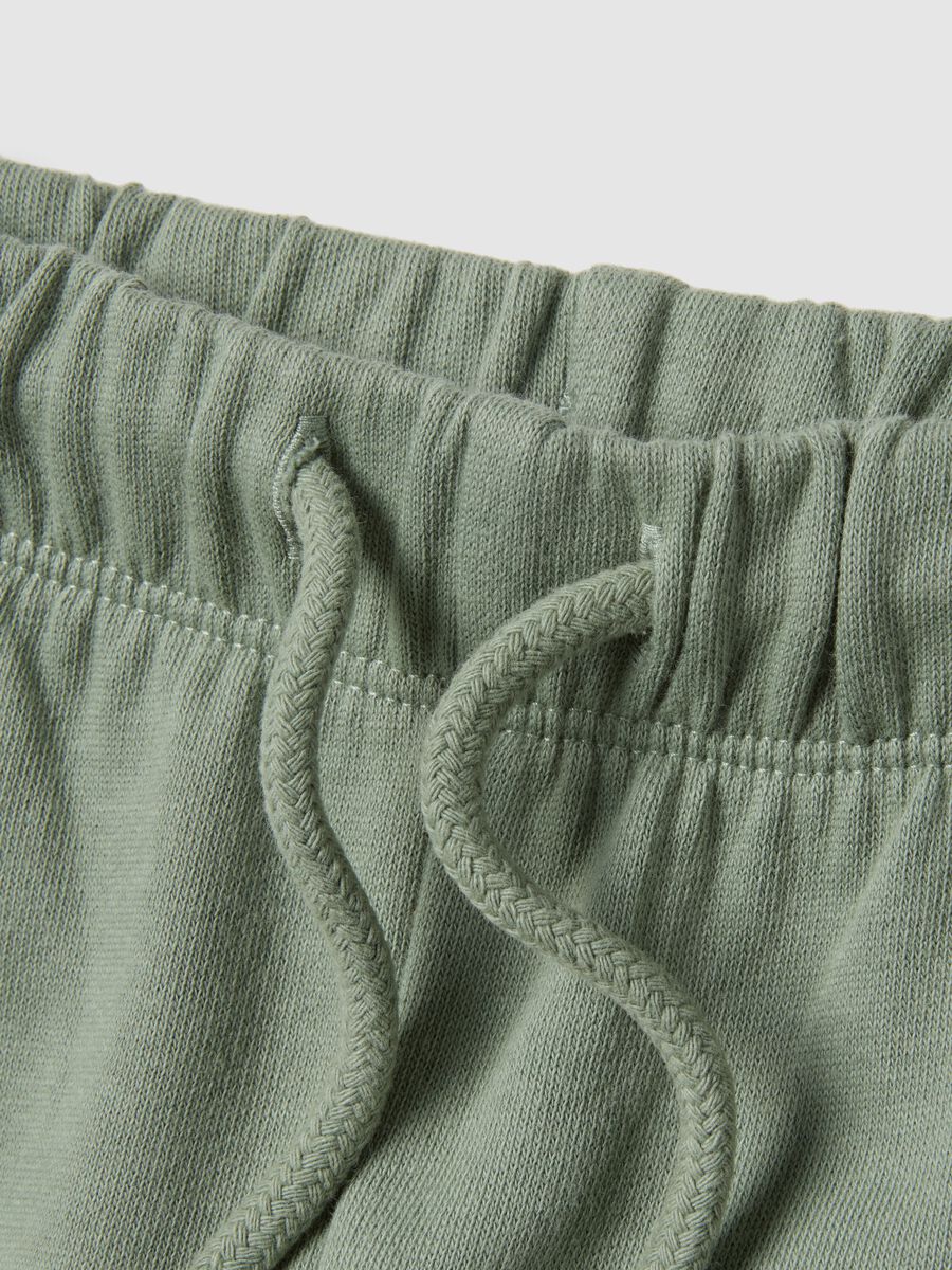 Kids' regular fit green jogger trousers in pure cotton_2