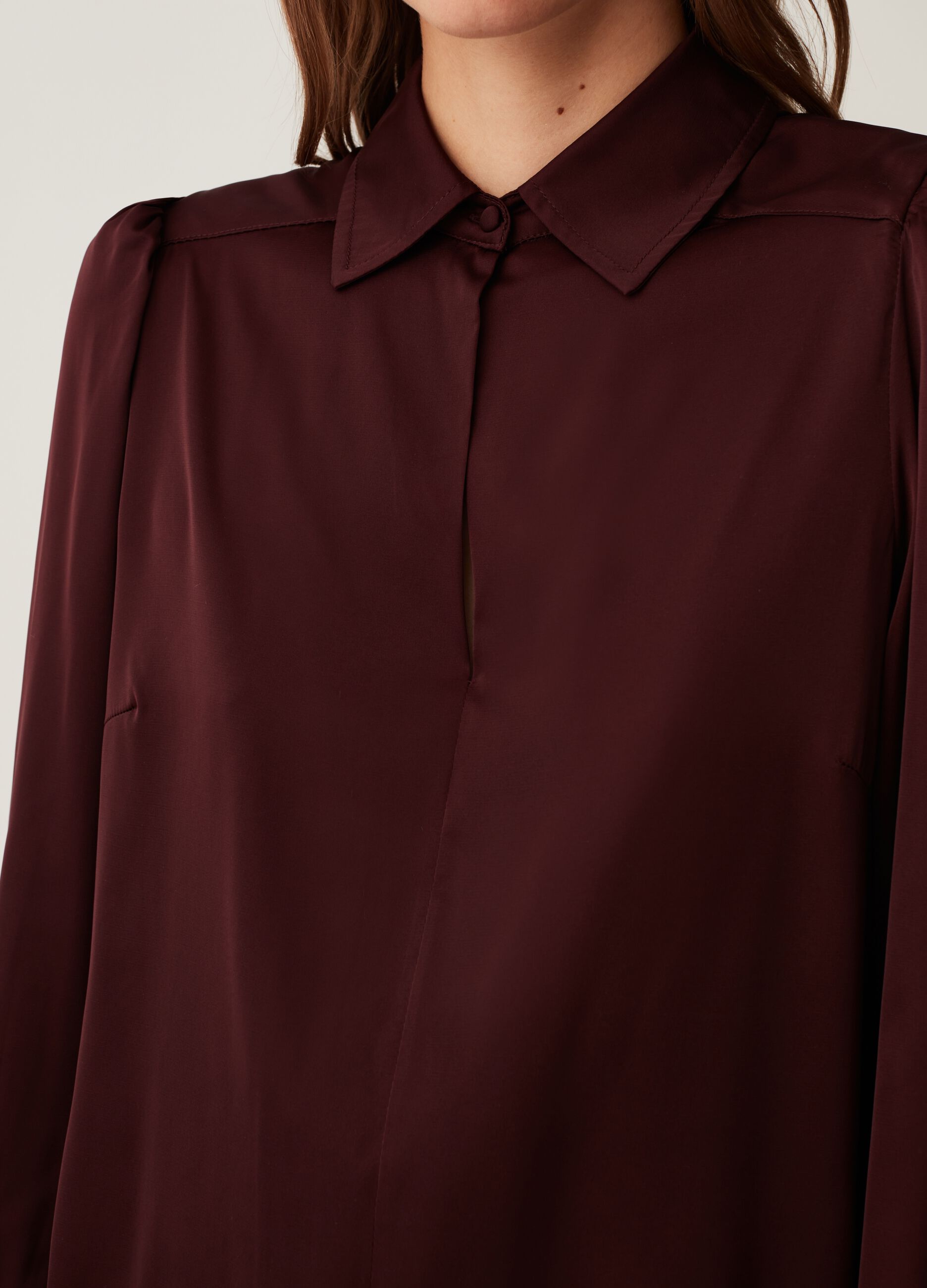 Blusa in satin con maniche a sbuffo_3
