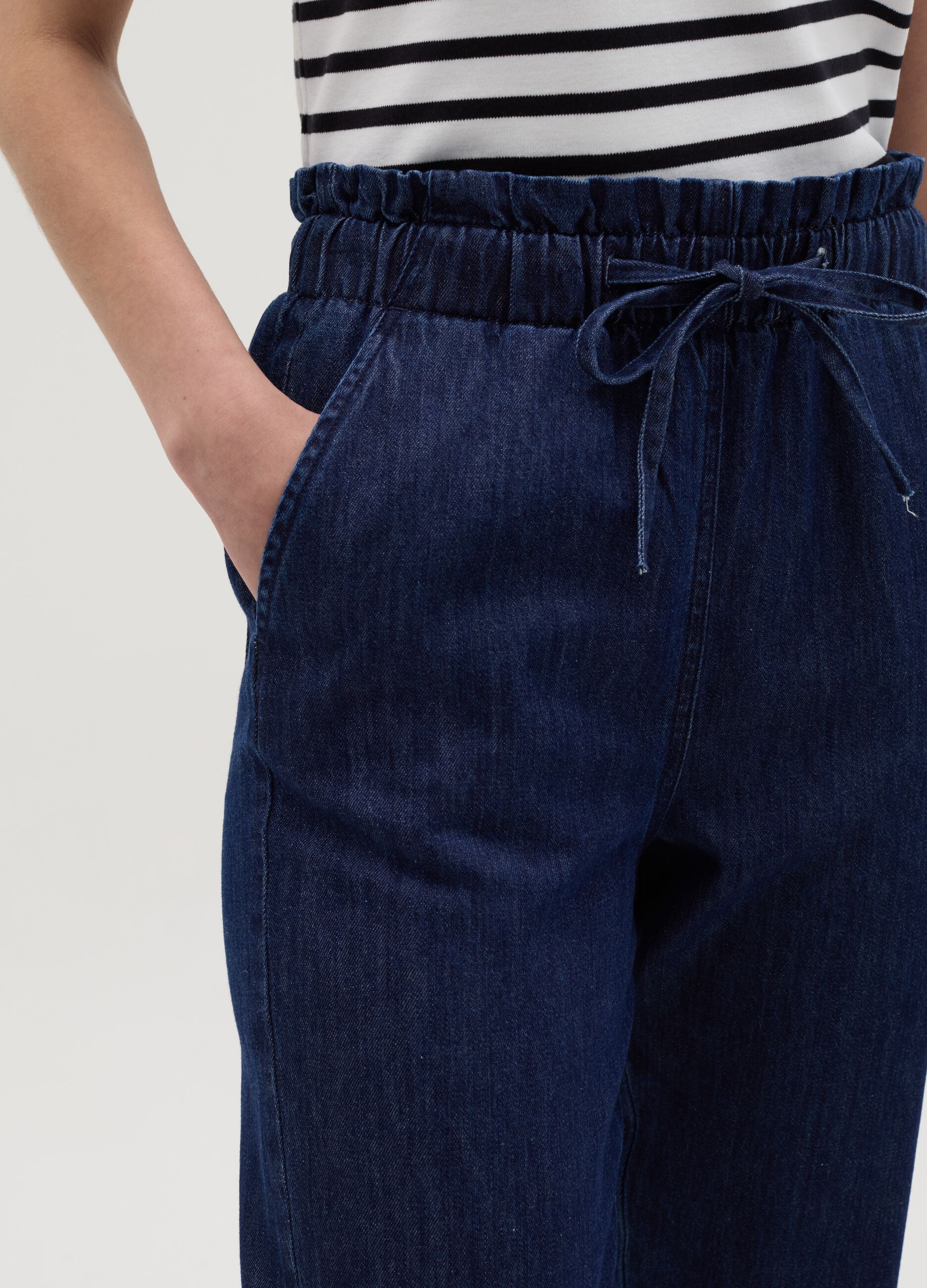Joggers cropped in denim con coulisse