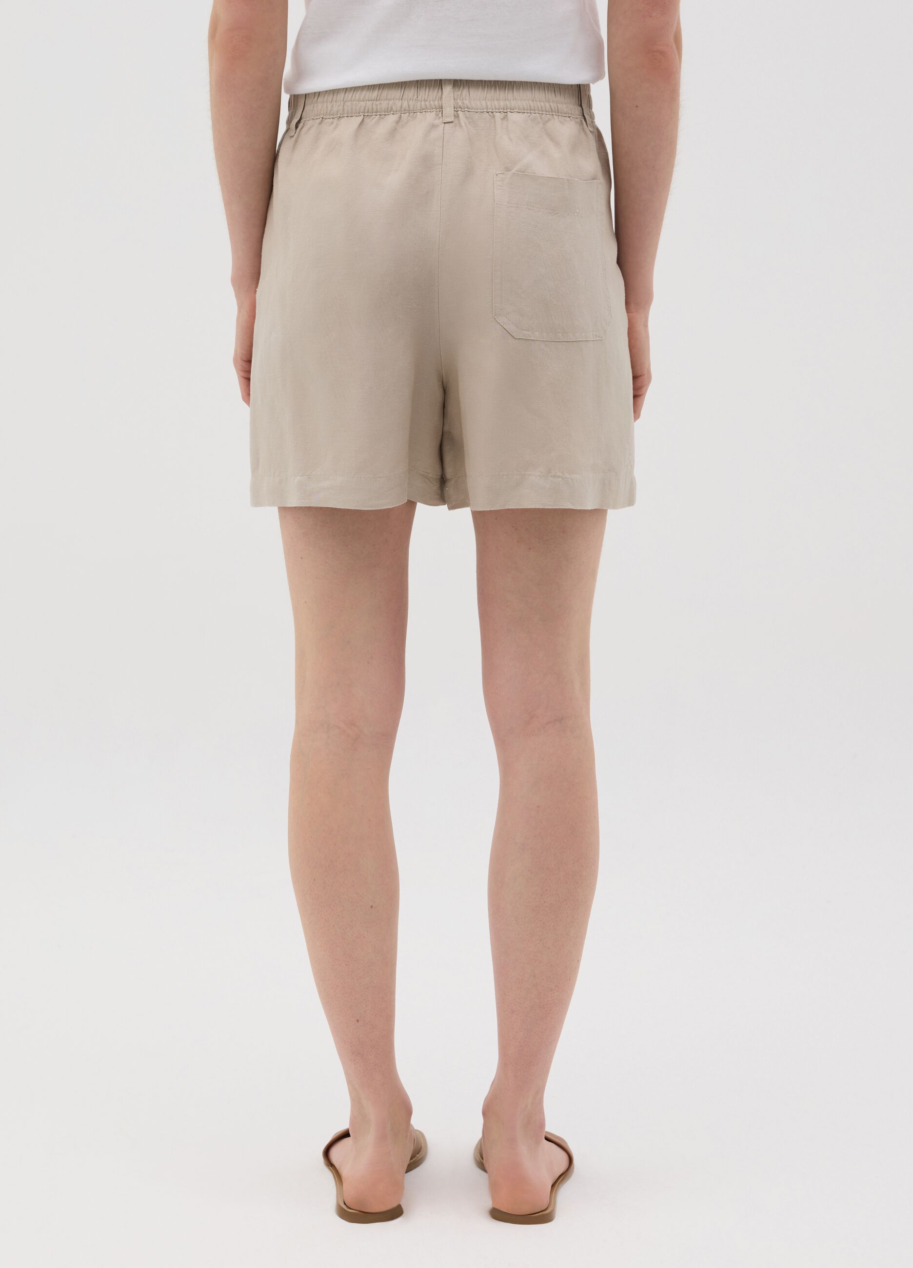 Shorts da donna in lino beige regular fit