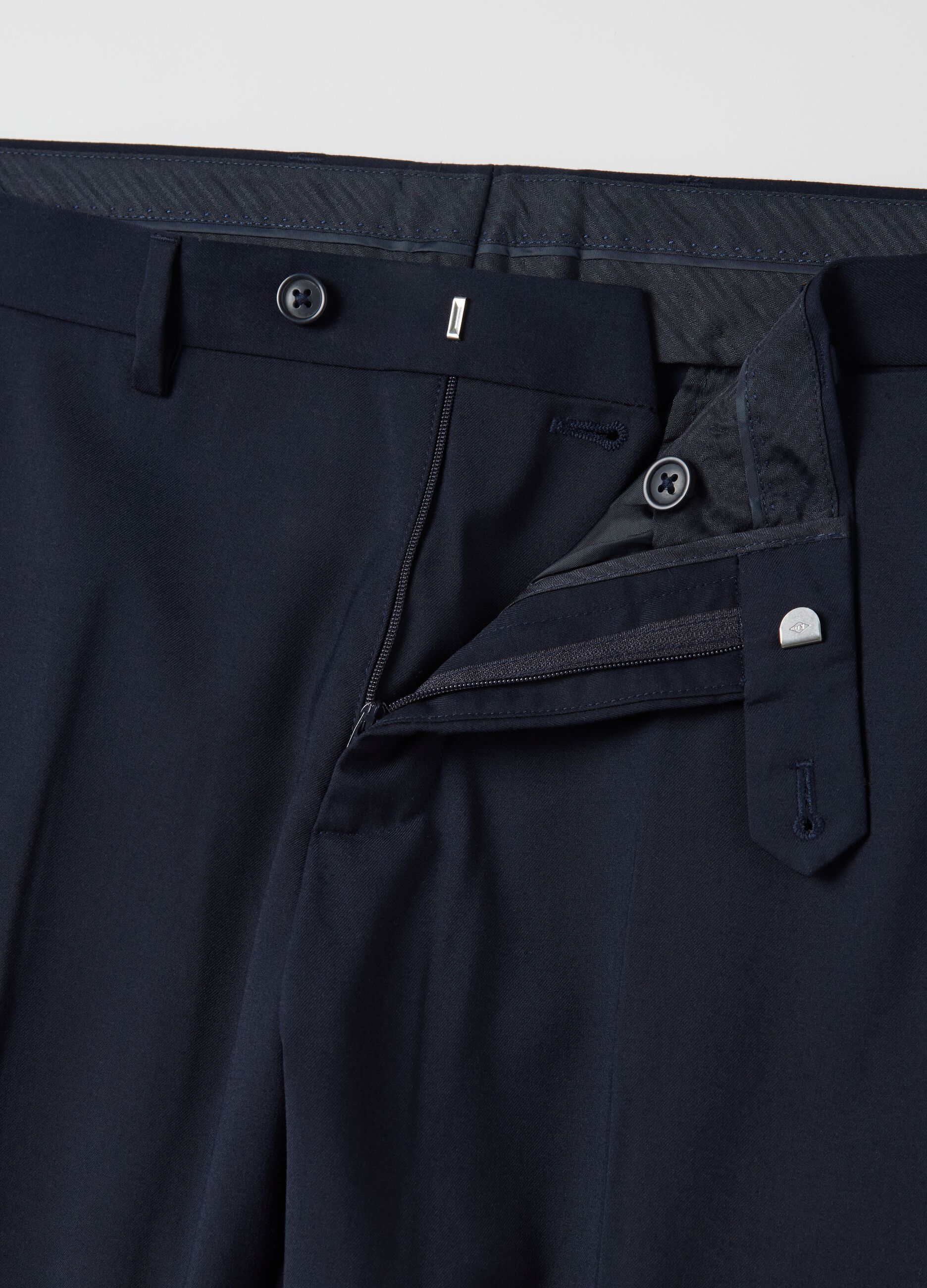 Elegant slim-fit trousers