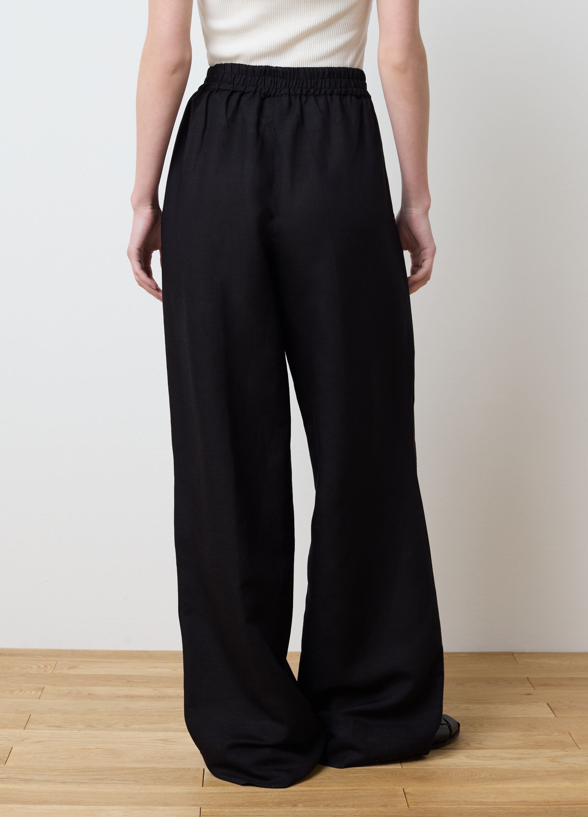 Black pull-on trousers in linen and viscose
