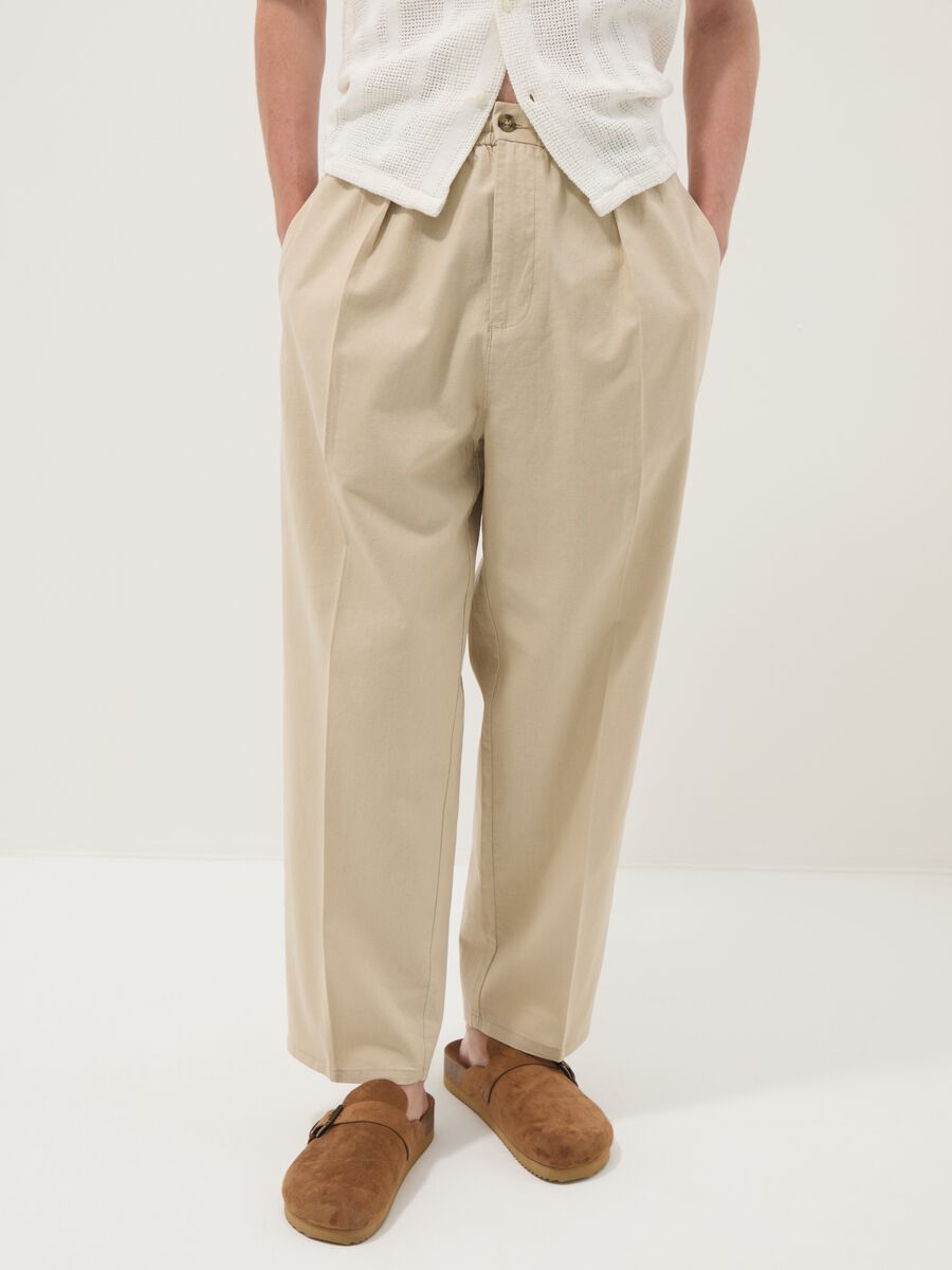 Beige linen-cotton blend trousers with an elasticated waist_1