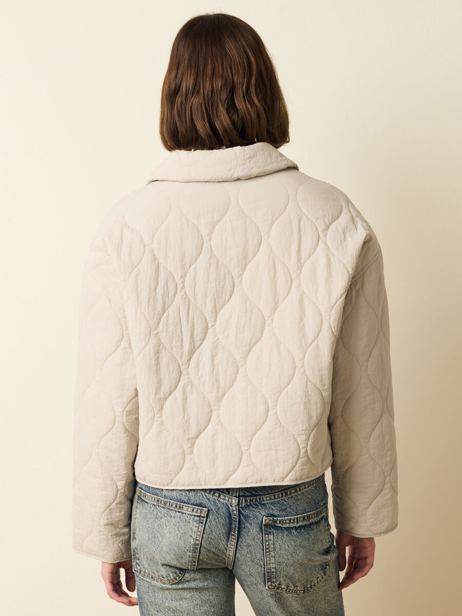 Short quilted jacket with buttons_3