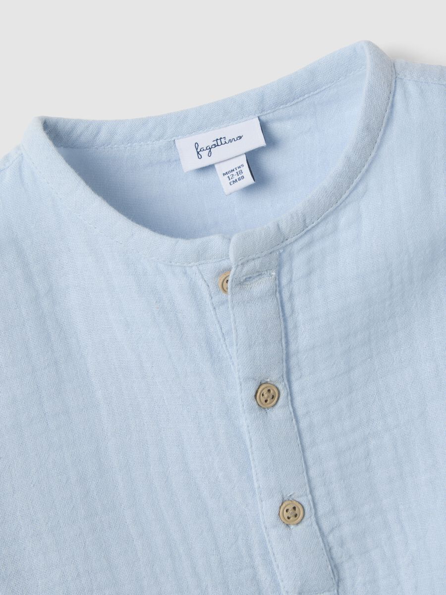 Camicia in puro cotone azzurra da bimbo regular fit con collo coreano_2