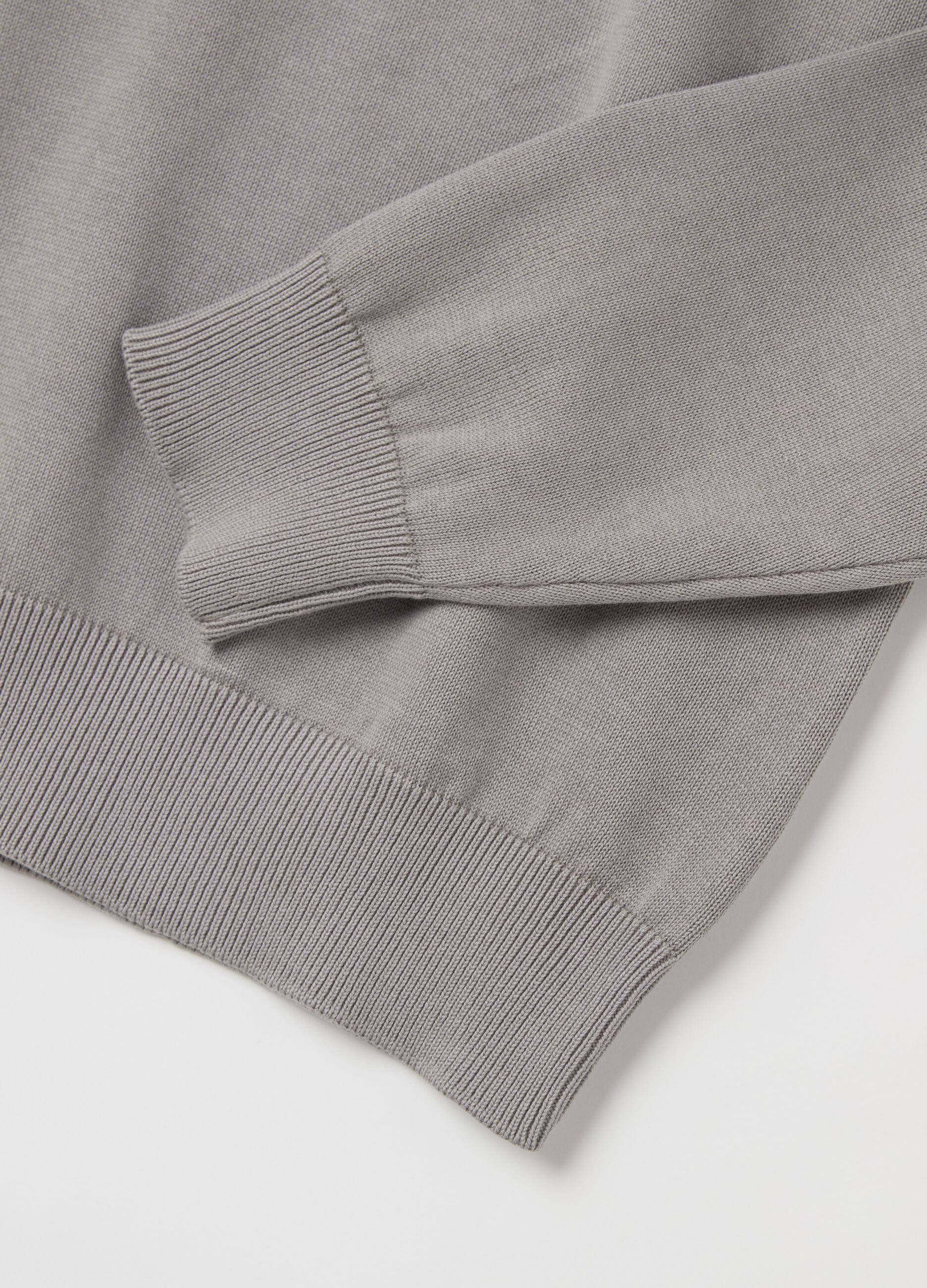 Cotton pullover with round neck