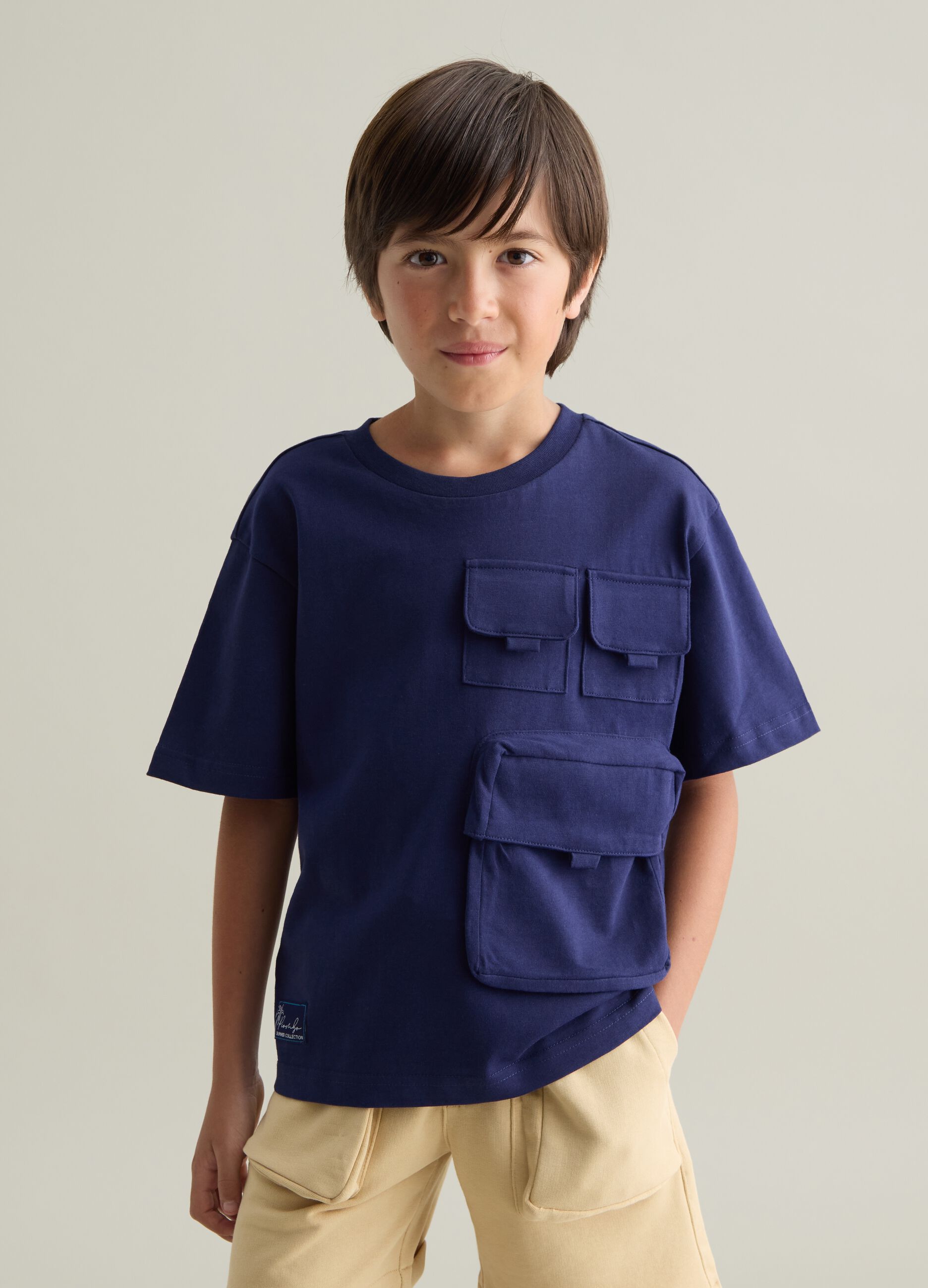 T-shirt blu navy con tasche