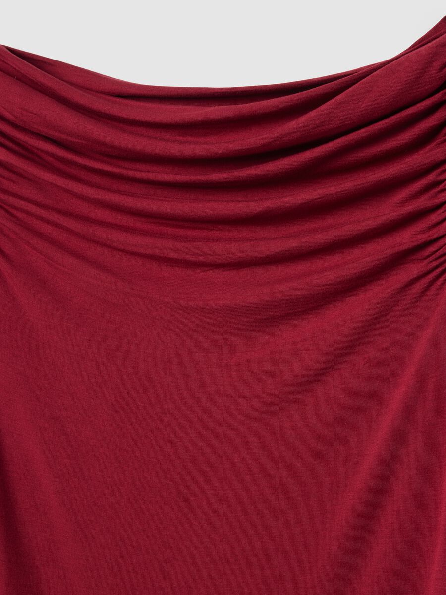 Maglia lunga in viscosa elasticizzata rossa regular fit con collo a barca_5