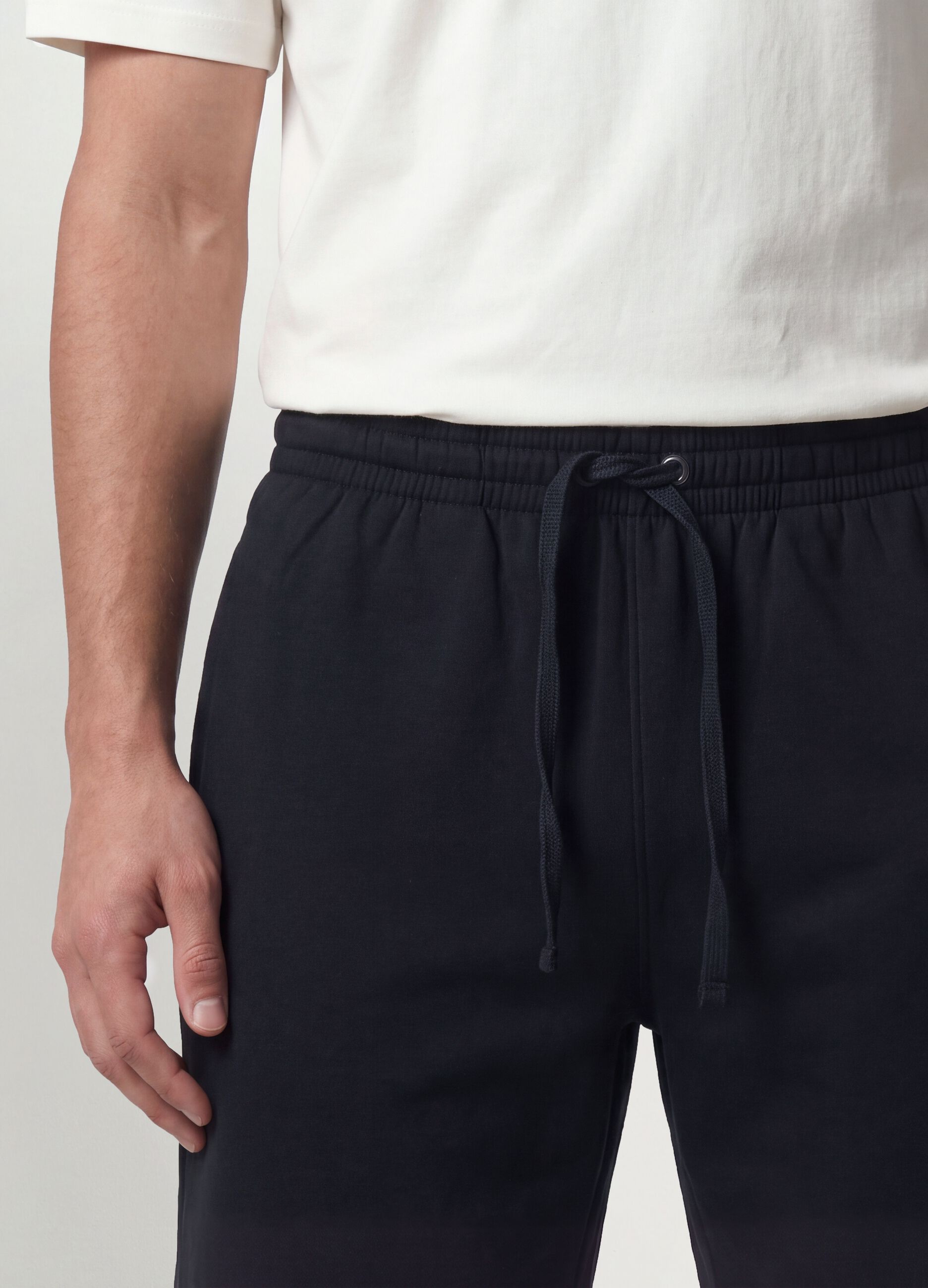 Black cotton-blend shorts with elasticated waist, regular fit