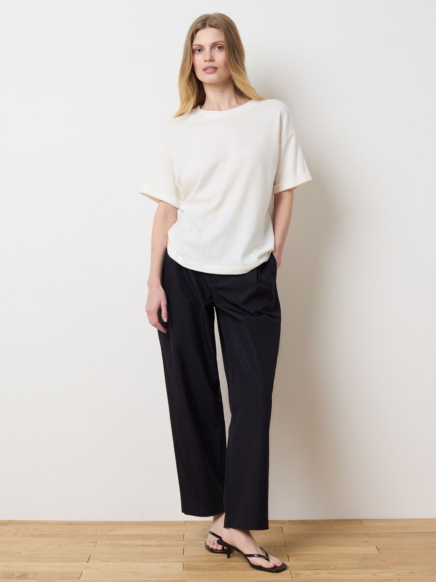 Black carrot-fit trousers with darts_0