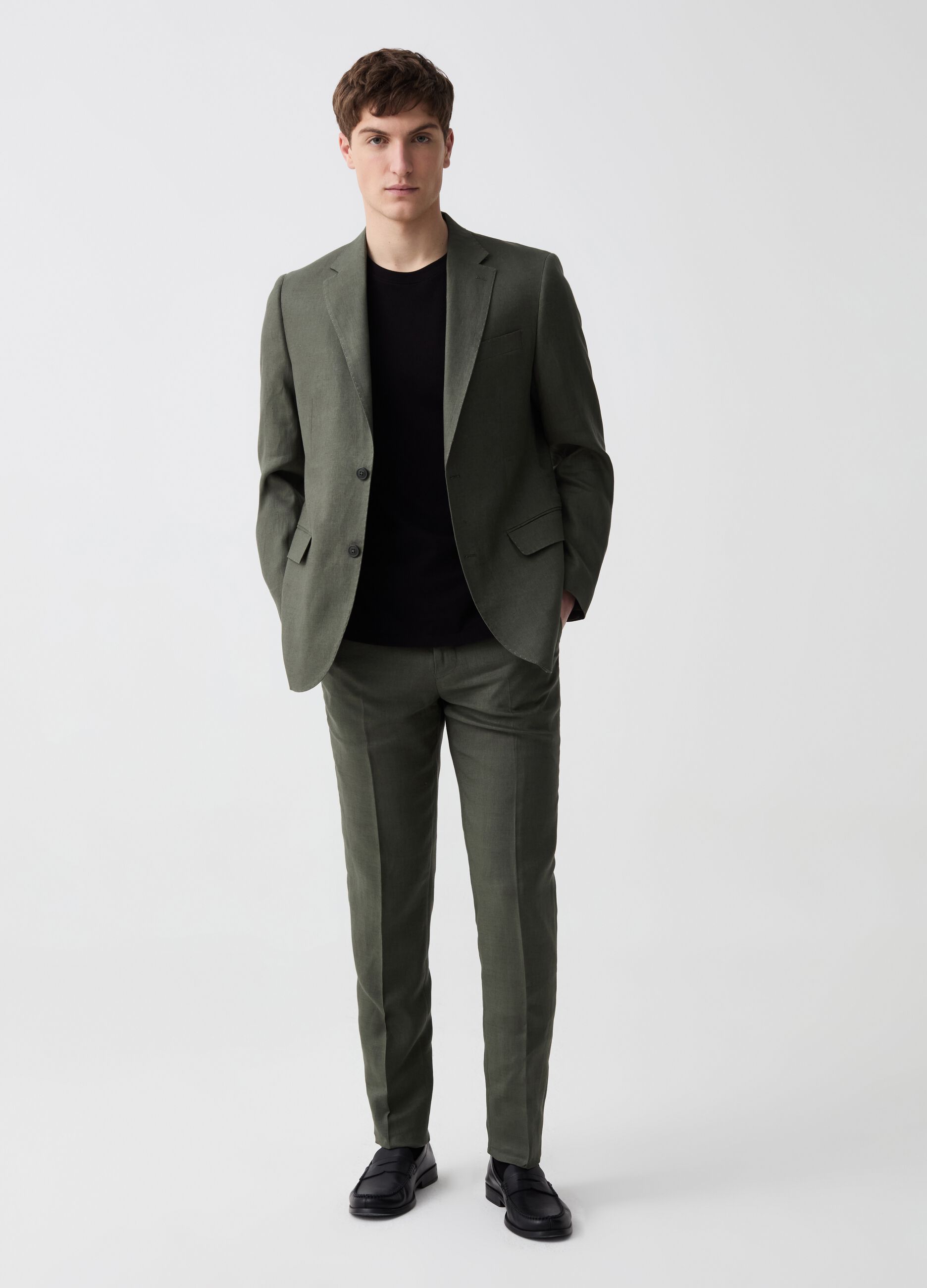 Slim-fit trousers in solid colour linen