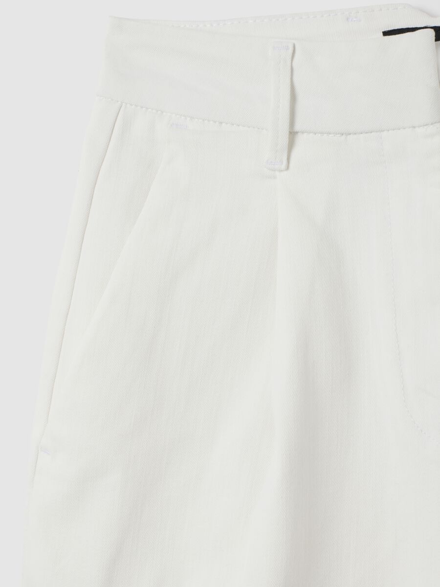 Shorts da donna in denim bianco wide leg_1
