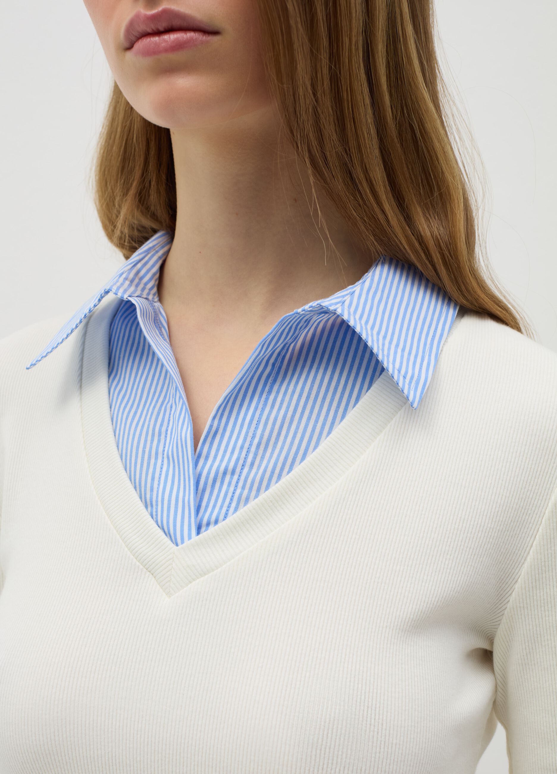 White ribbed T-shirt with contrasting collar