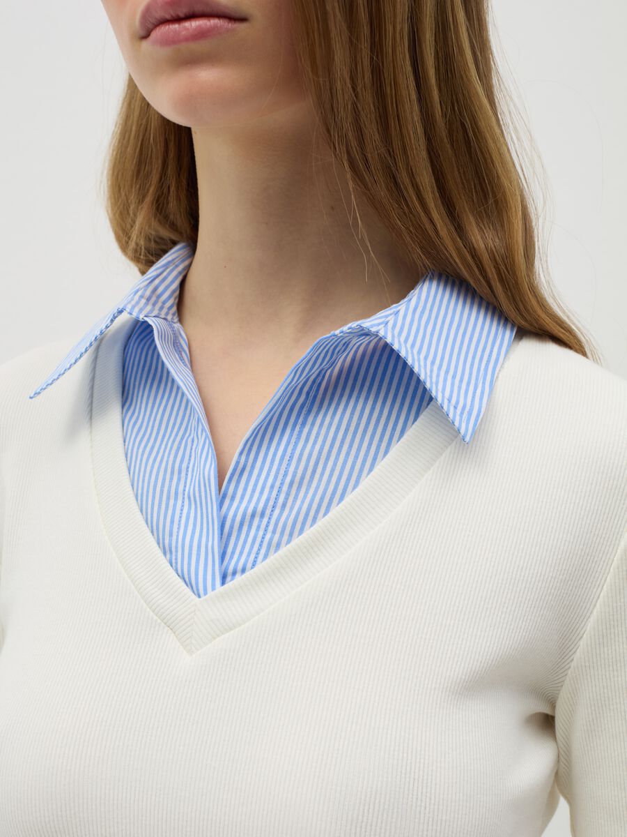 White ribbed T-shirt with contrasting collar_3