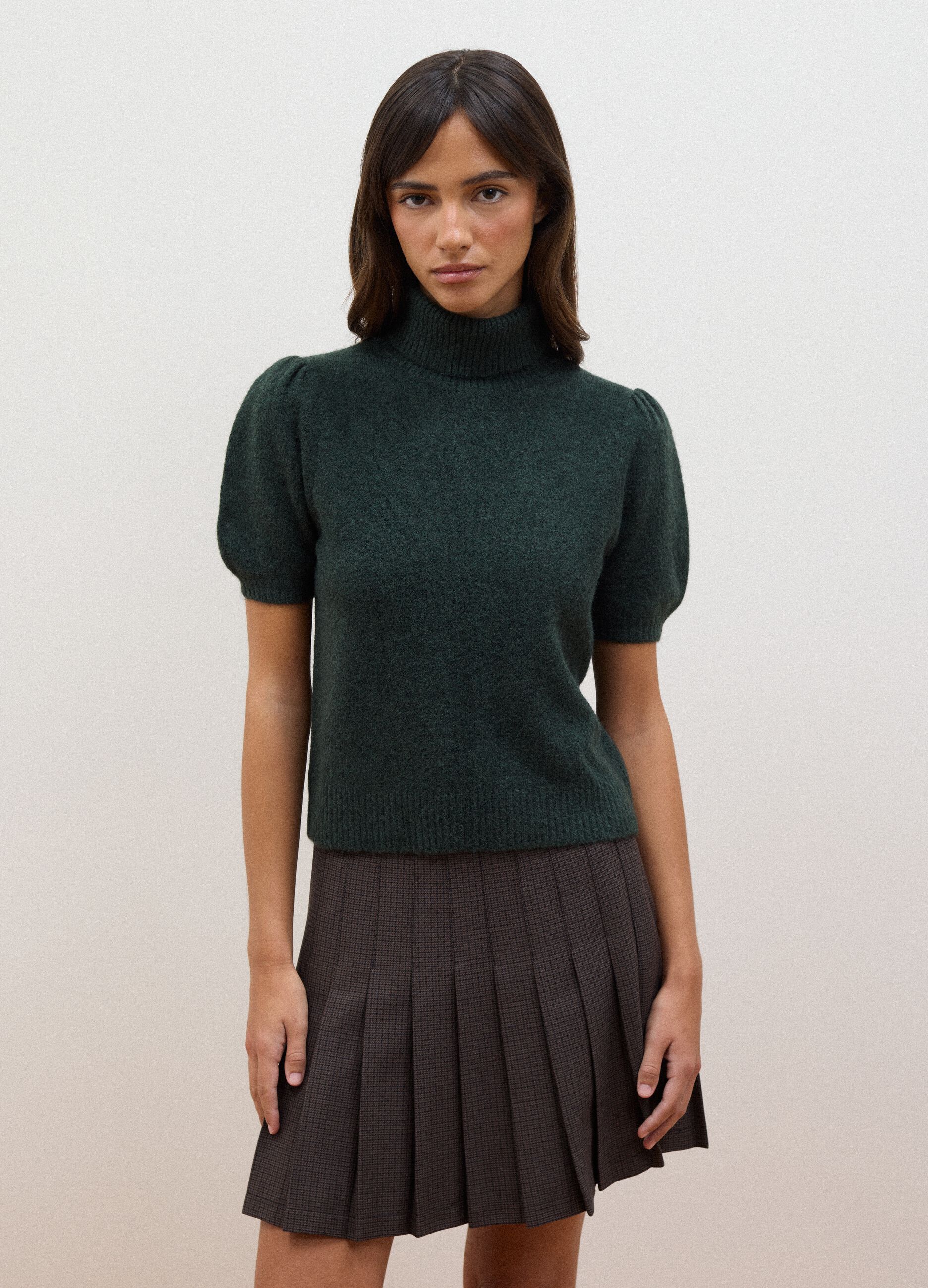 Maglia verde dolcevita in viscosa elasticizzata