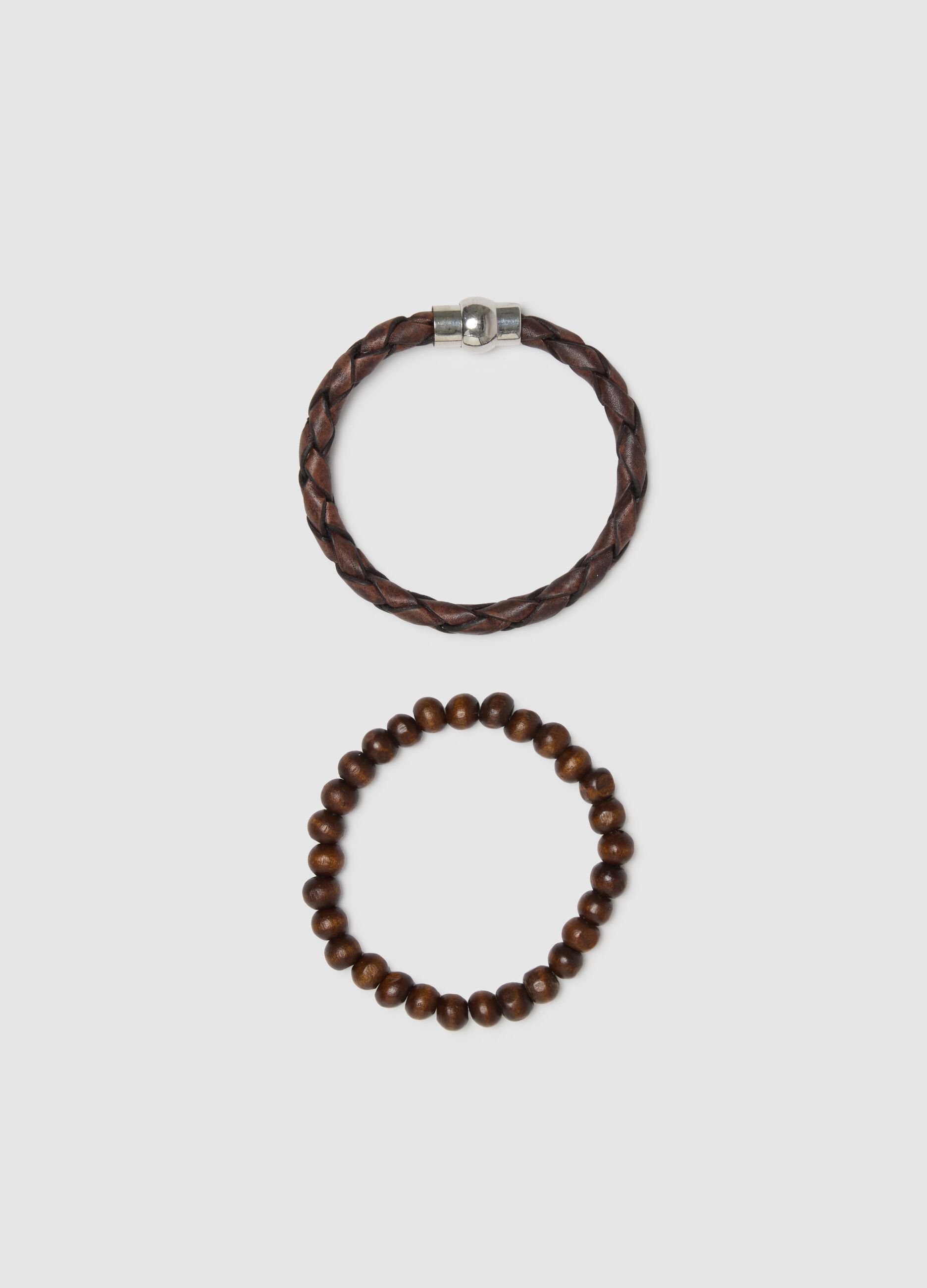 Two-pack of genuine leather and brown wood bracelets