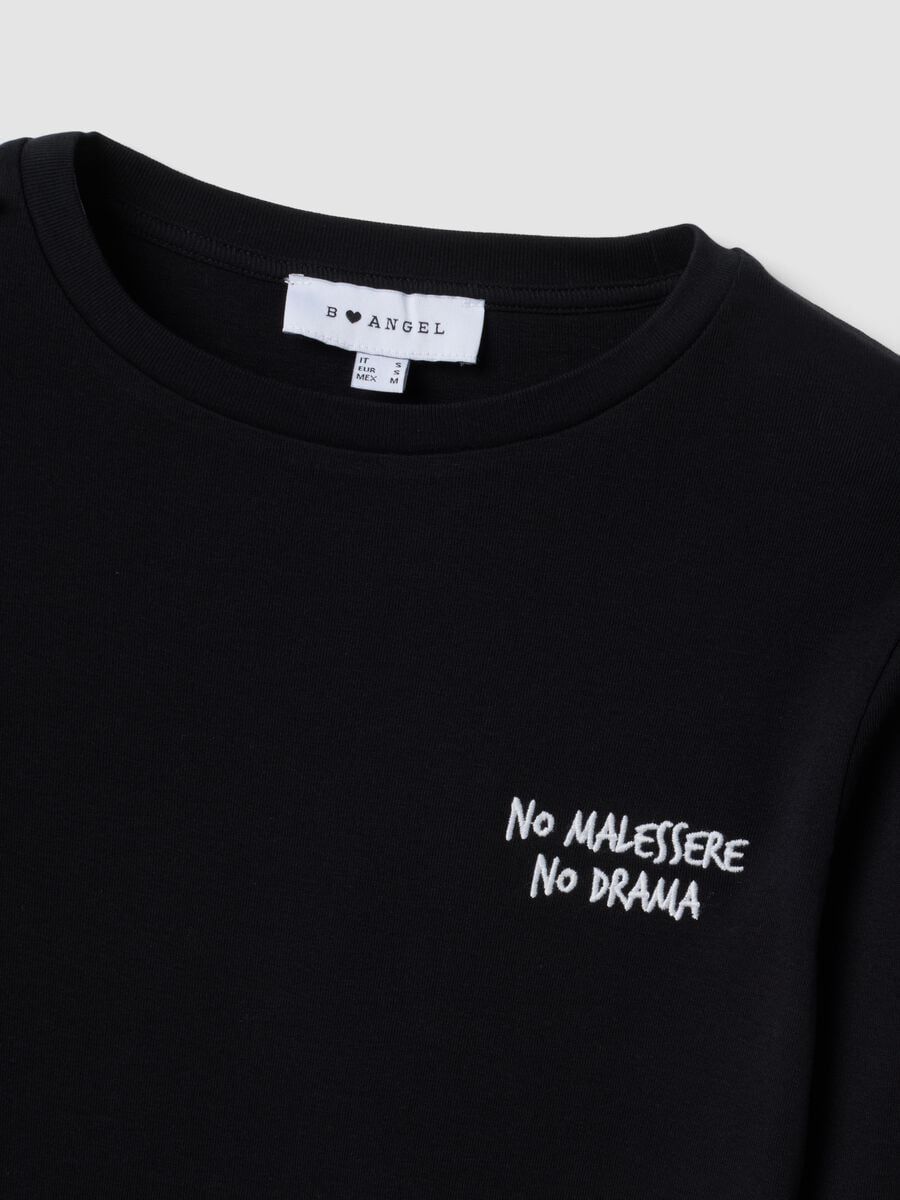 Black pure cotton T-shirt with chest lettering_5