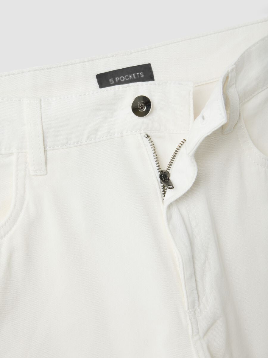 White pure cotton regular-fit shorts_5