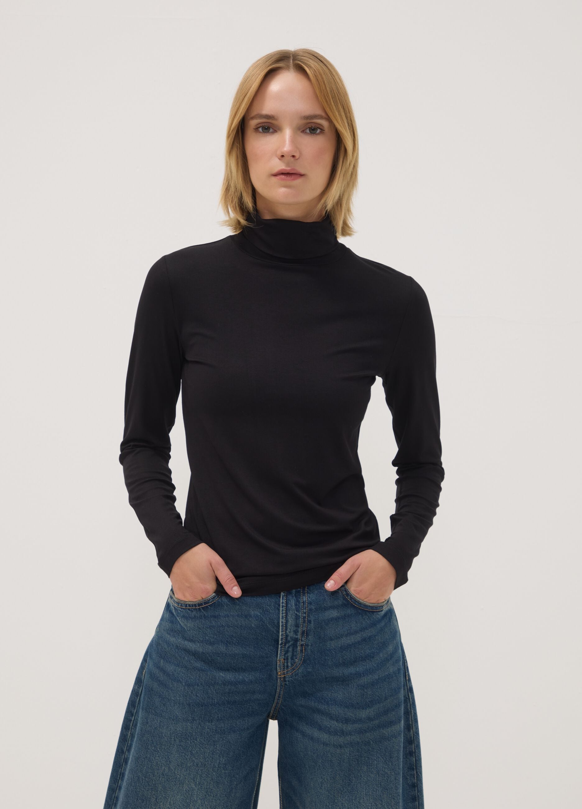 Black stretch viscose top with raised neckline, regular fit
