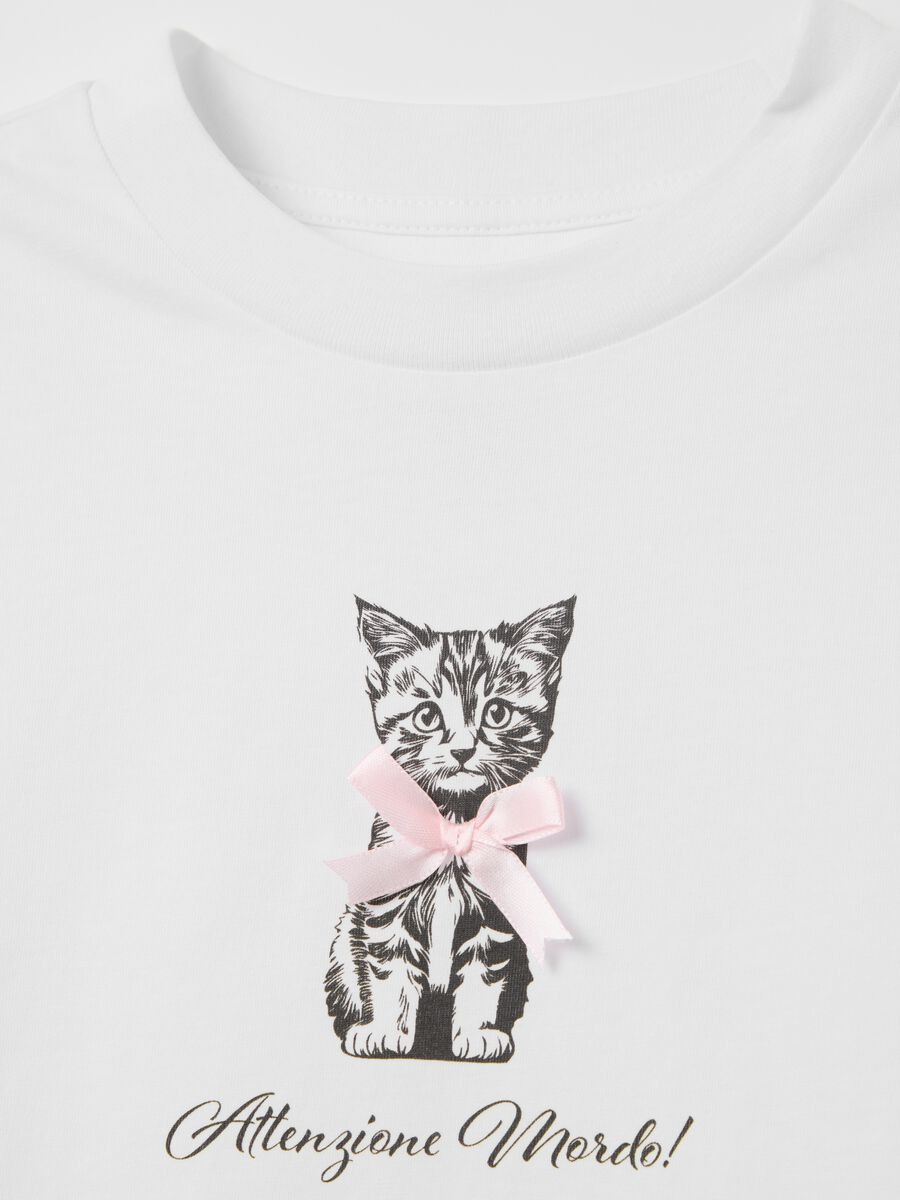 White T-shirt in cotton with "Attenzione mordo!" kitten print_5
