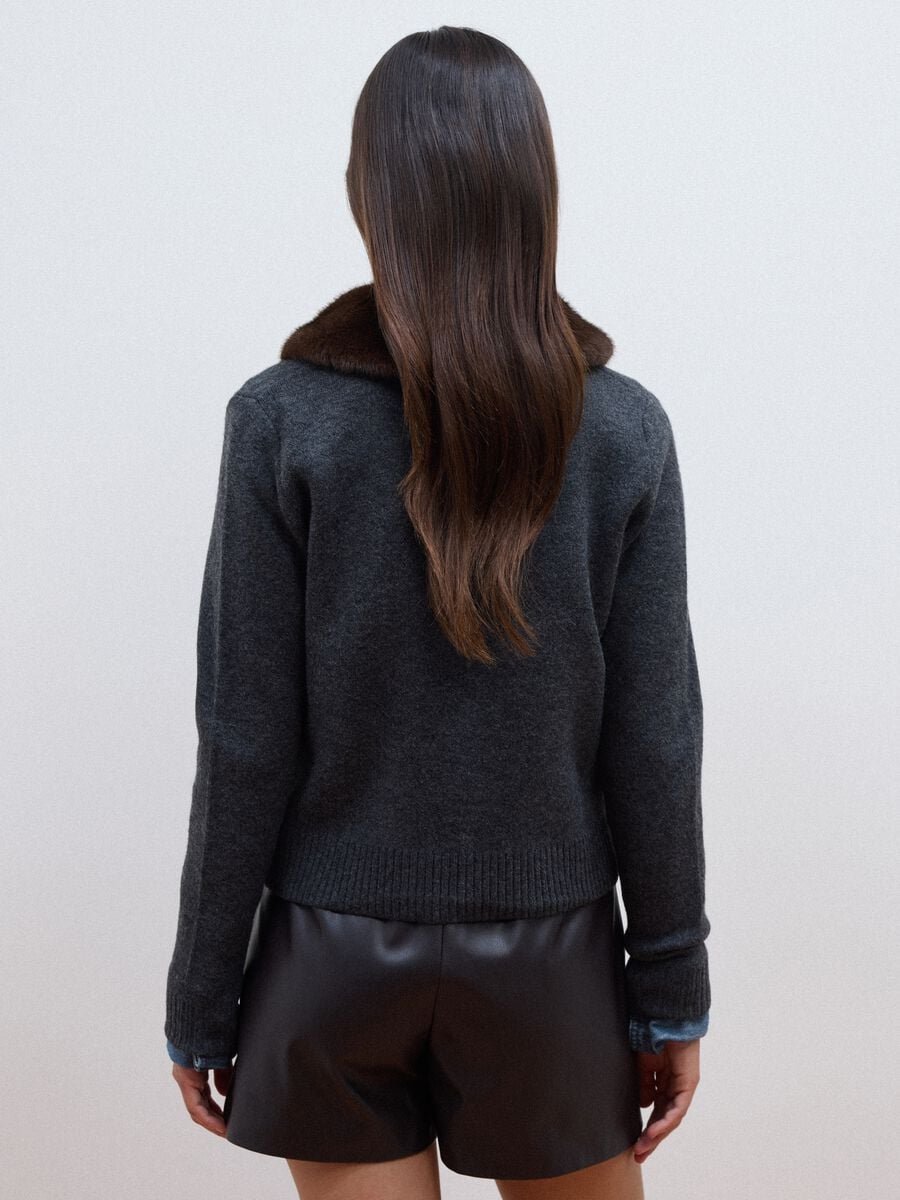 Grey cardigan with contrast collar, regular fit_3