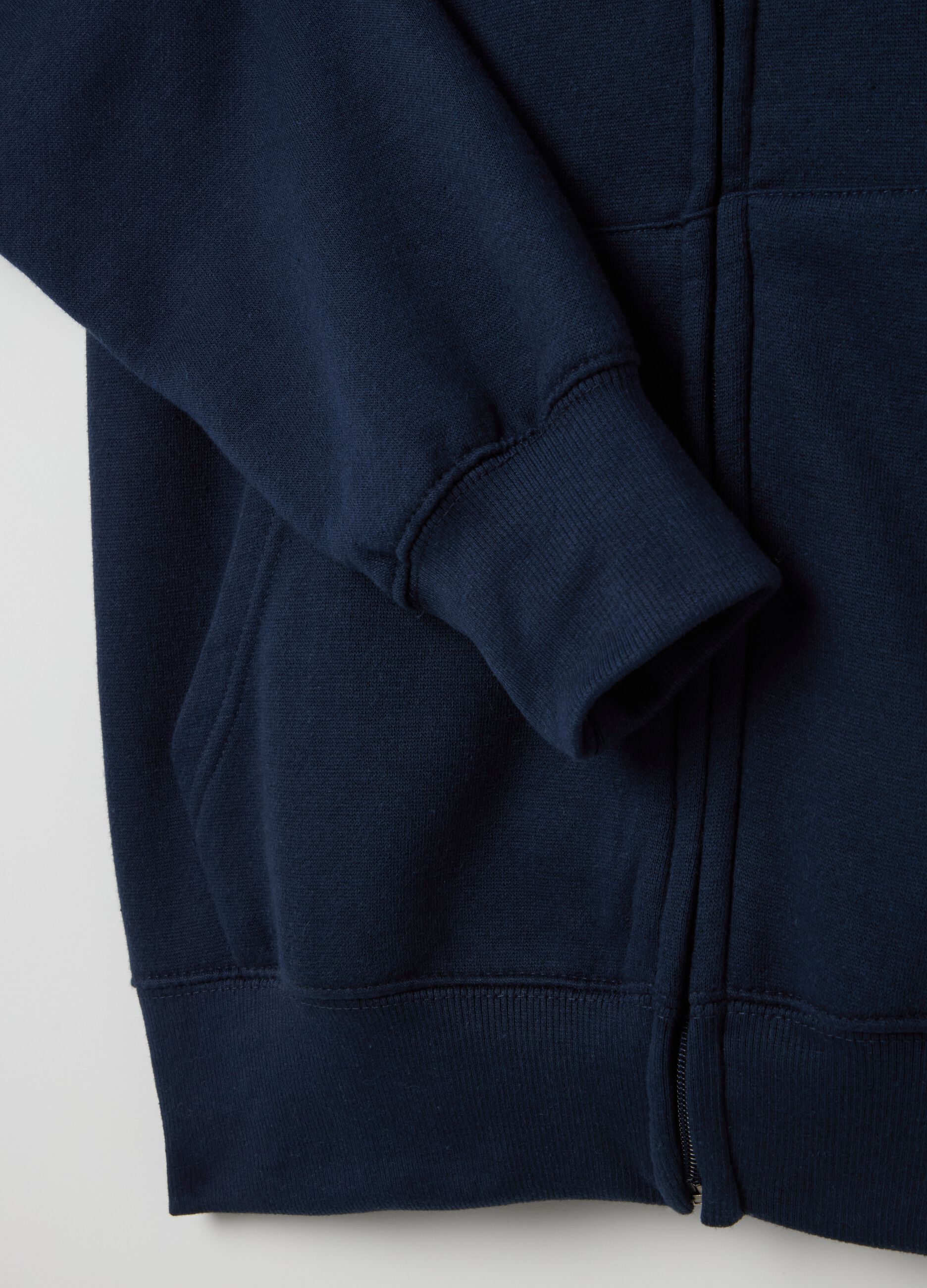 Essential full-zip sweatshirt with hood