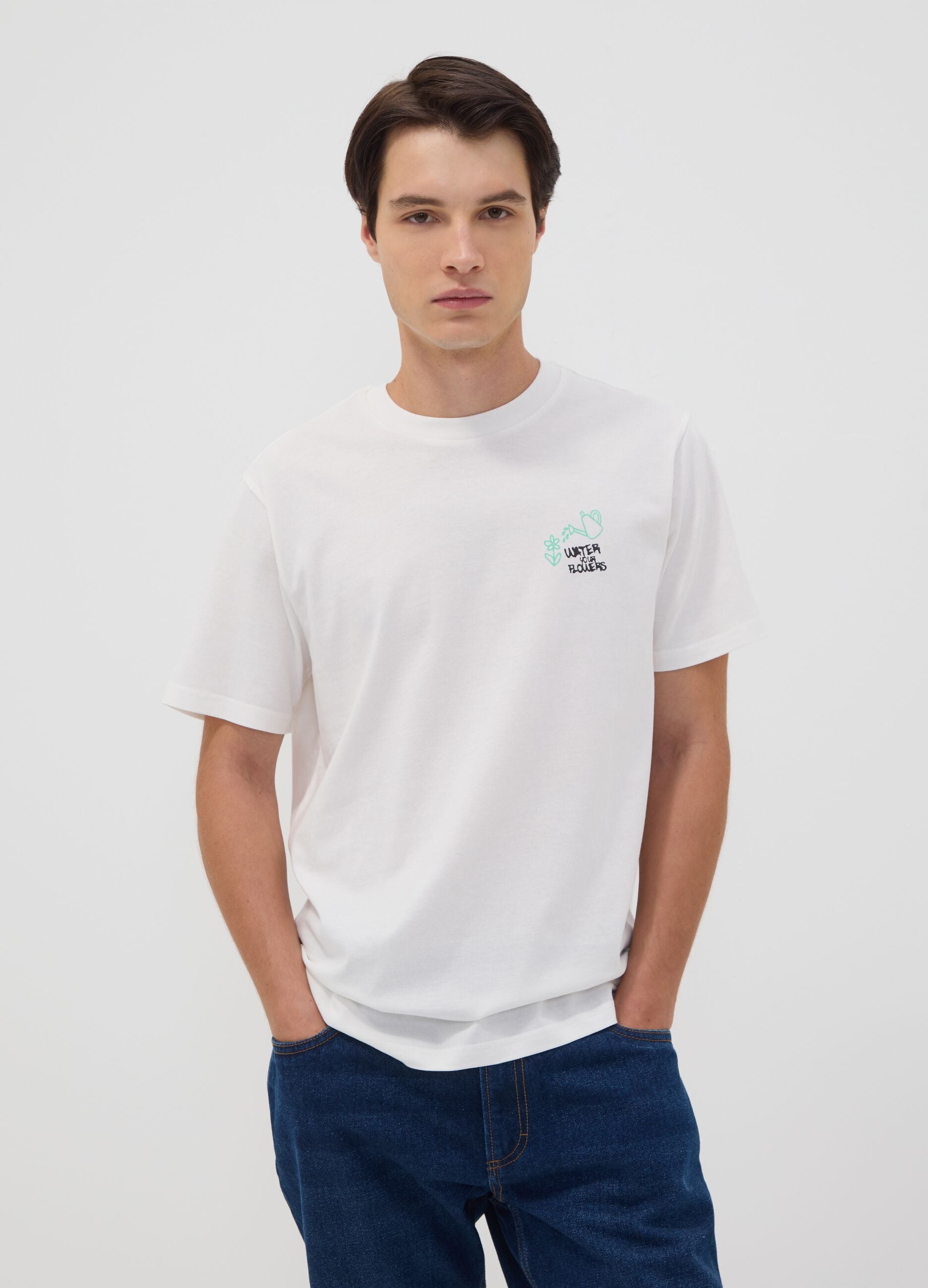 T-shirt bianca in puro cotone jersey e stampa "Water your Flowers" regular fit