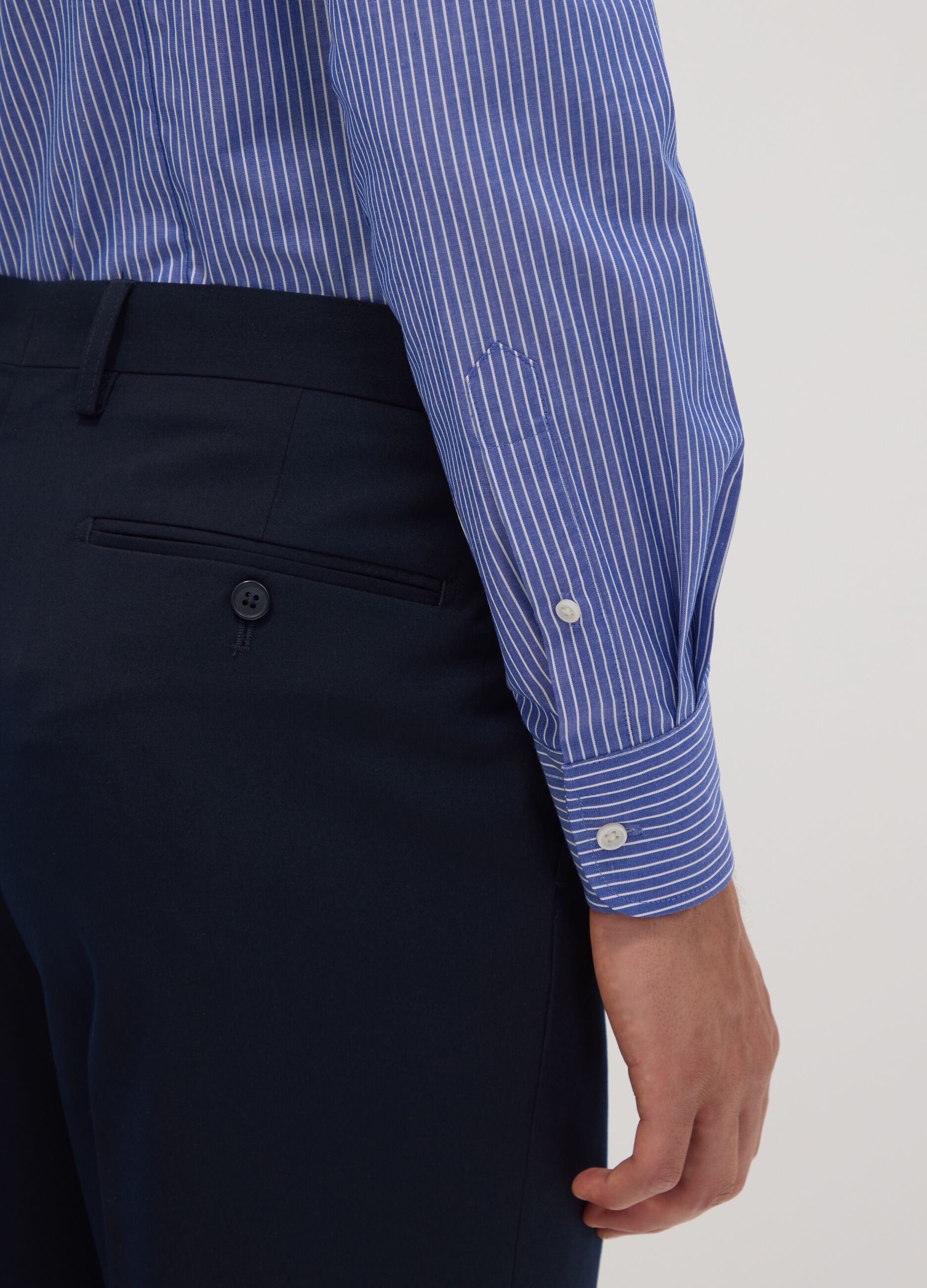 Blue cotton-blend button-down collar shirt, slim fit, easy iron