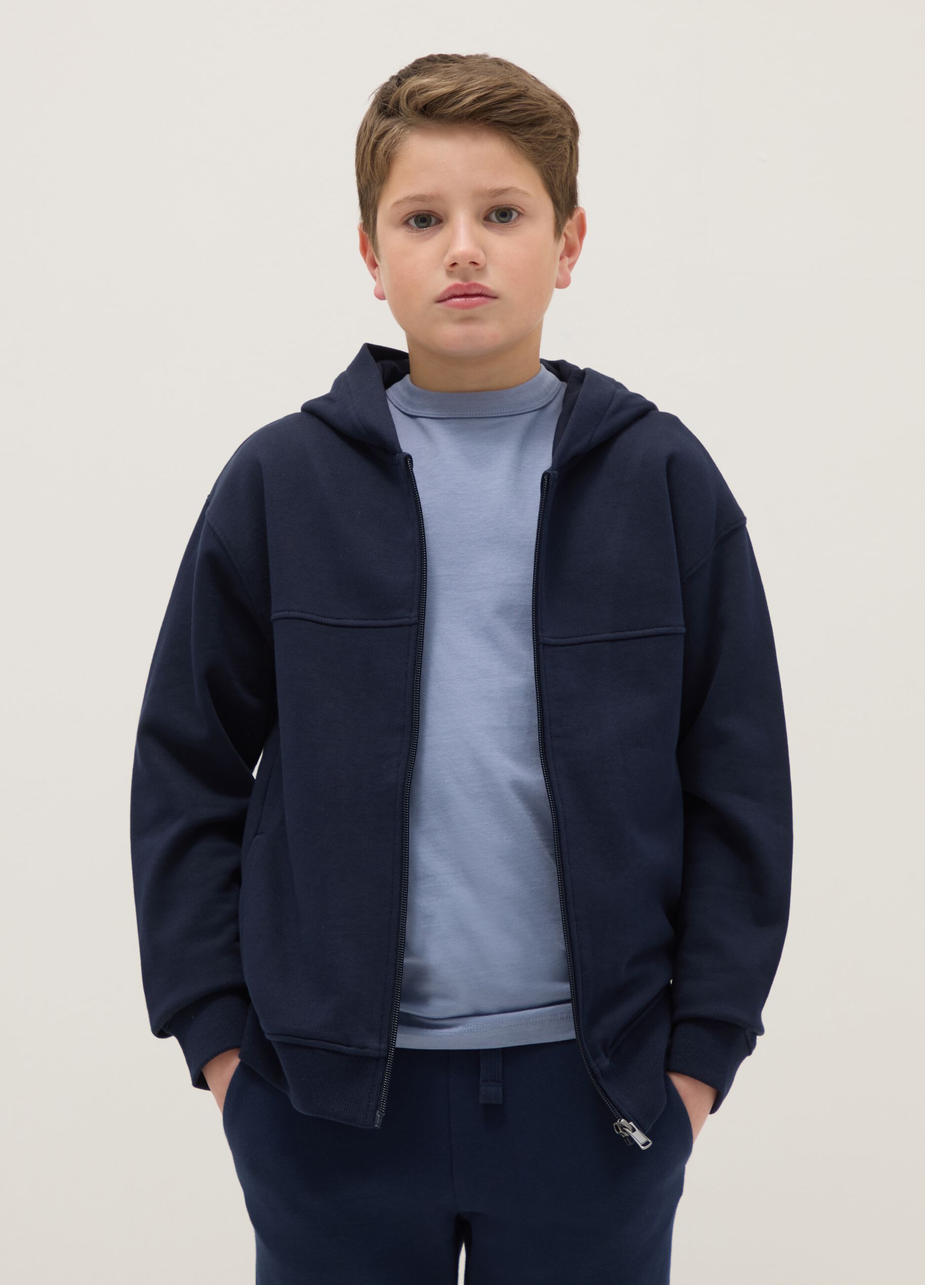 Felpa blu per ragazzo in puro cotone vestibilit&agrave; over con cappuccio e zip