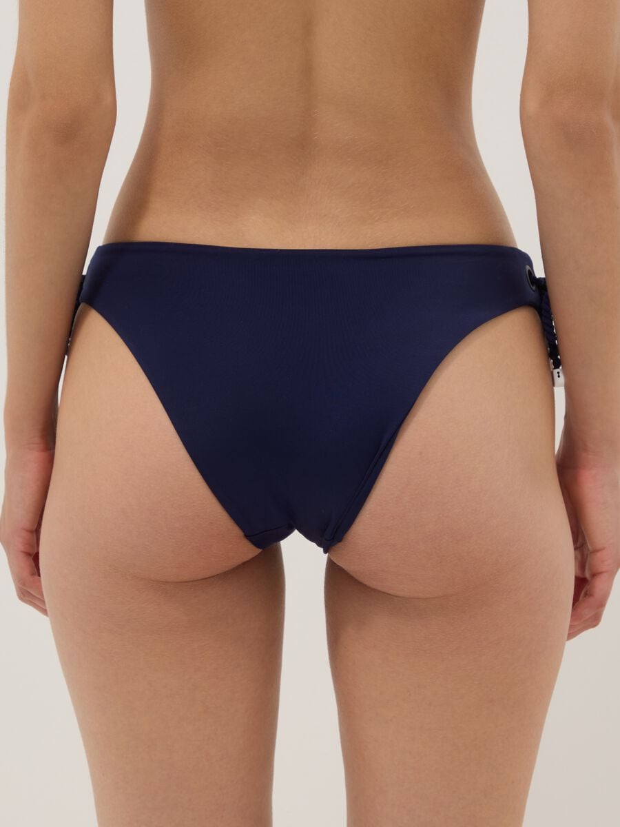 Slip bikini blu in tessuto elasticizzato con laccetti_2