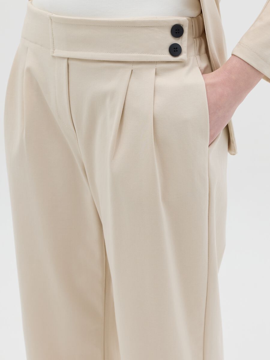 Beige trousers with darts_2