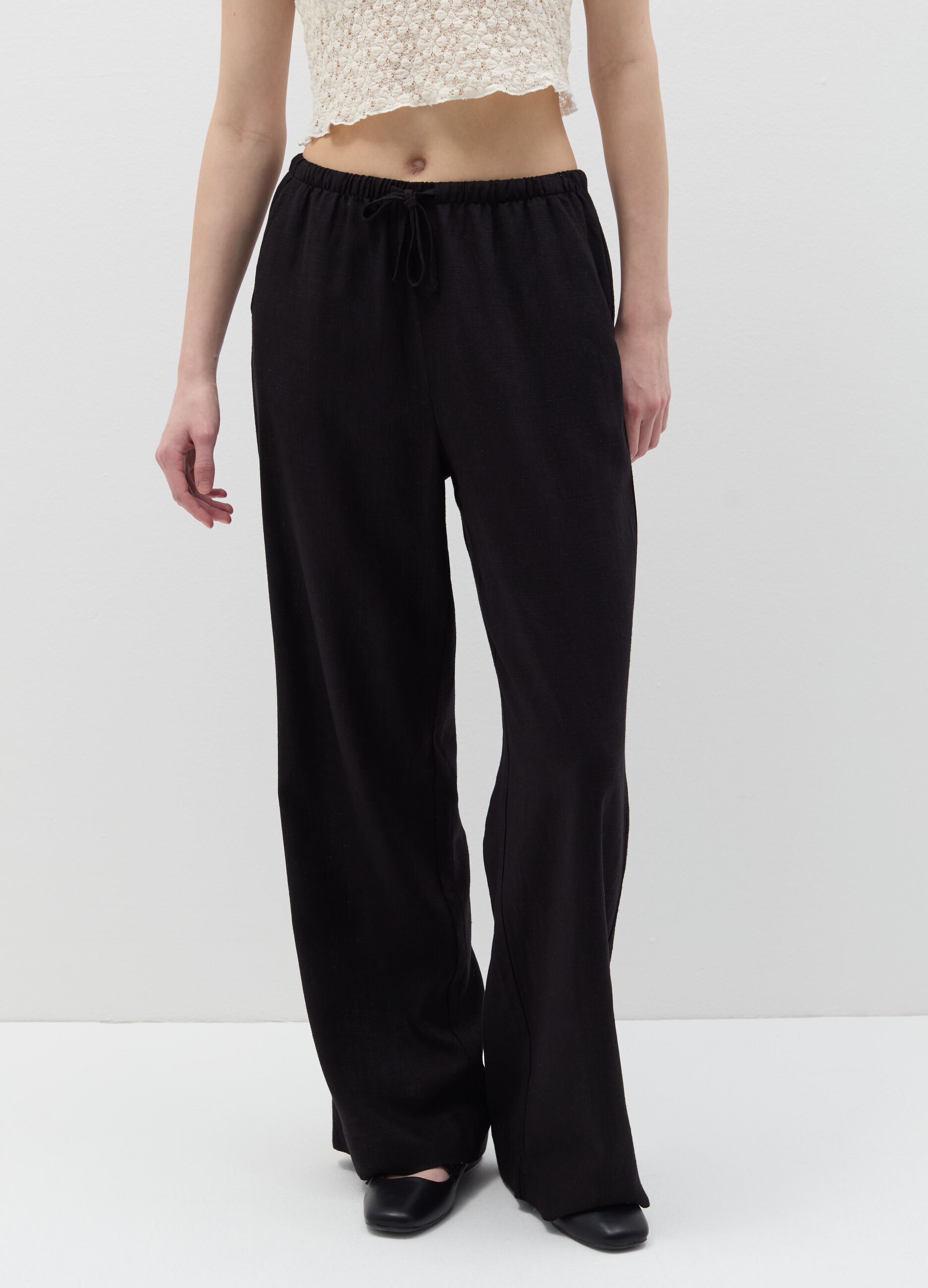 Relaxed-fit trousers in viscose and linen