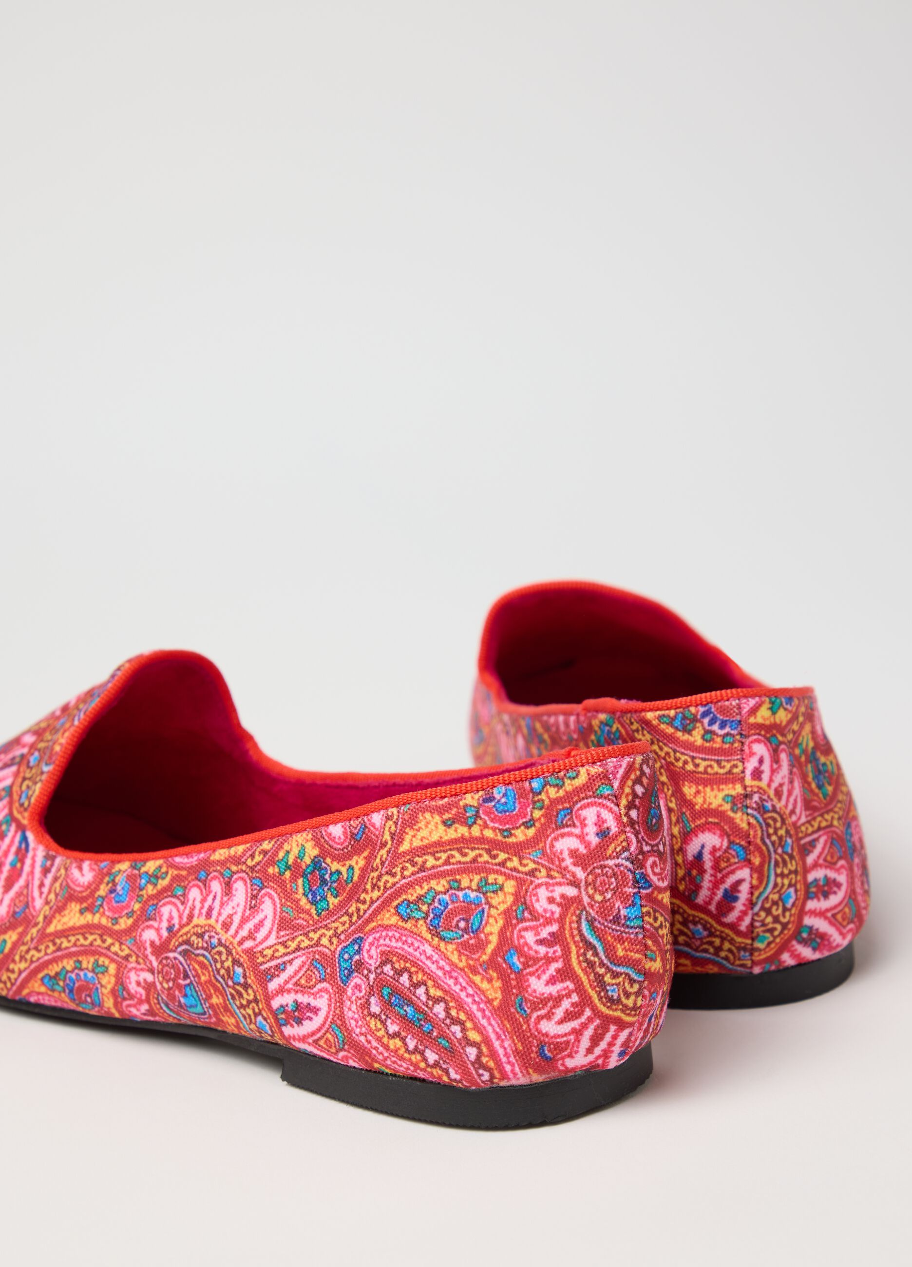 Pink slipper shoes with paisley pattern